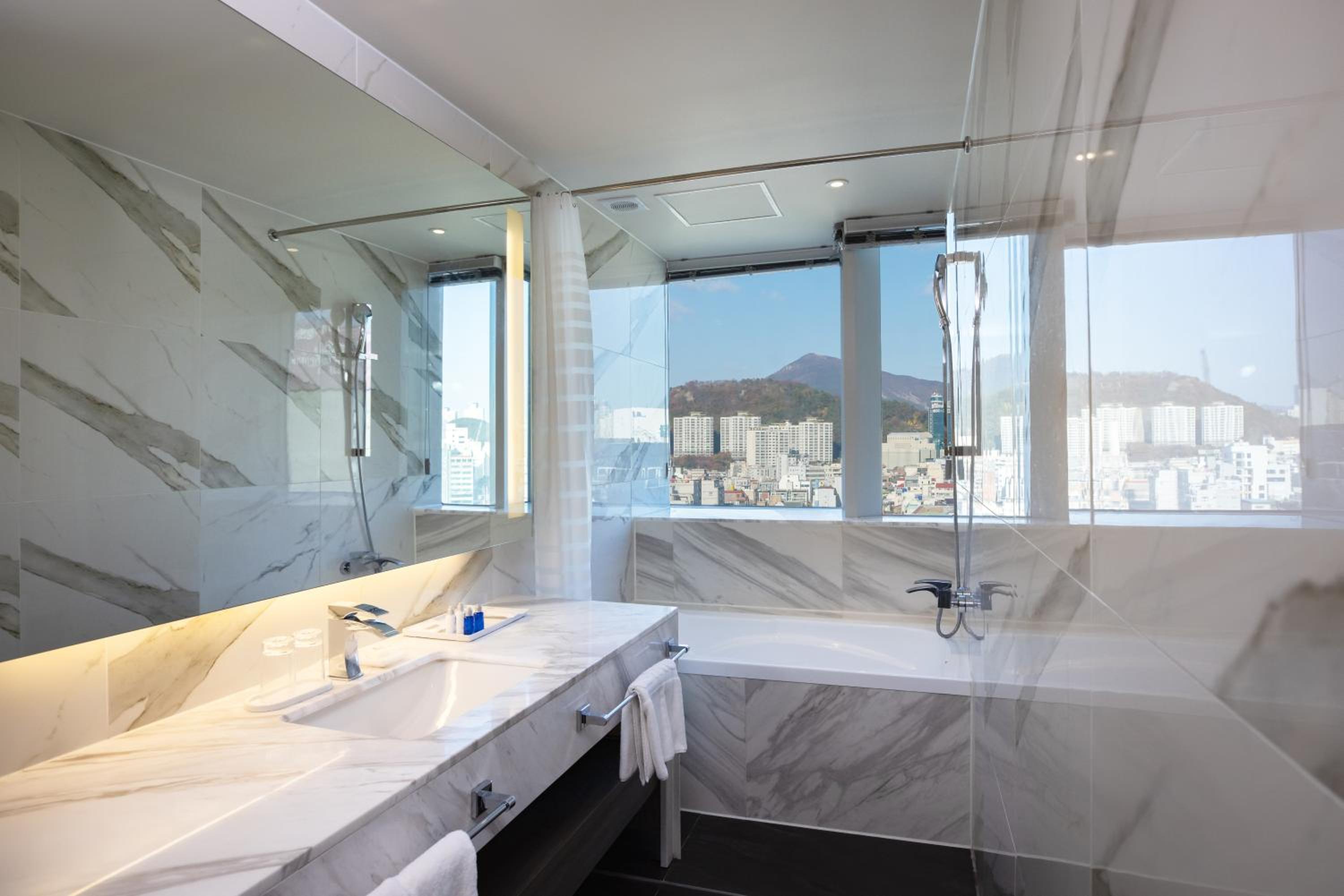 Executive Double with Ocean View - All day lounge for two people photo 2