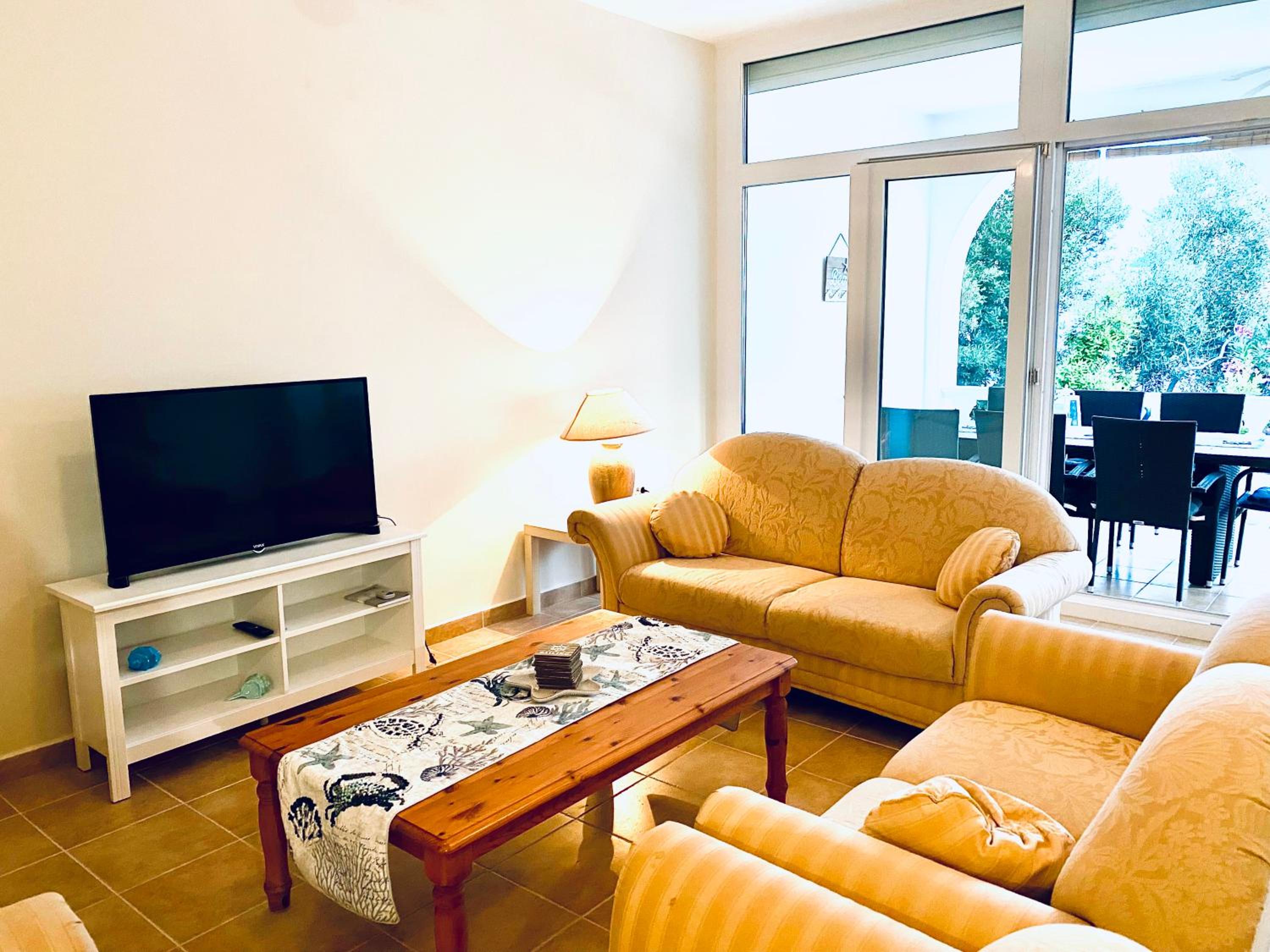 Five-Bedroom House photo 1