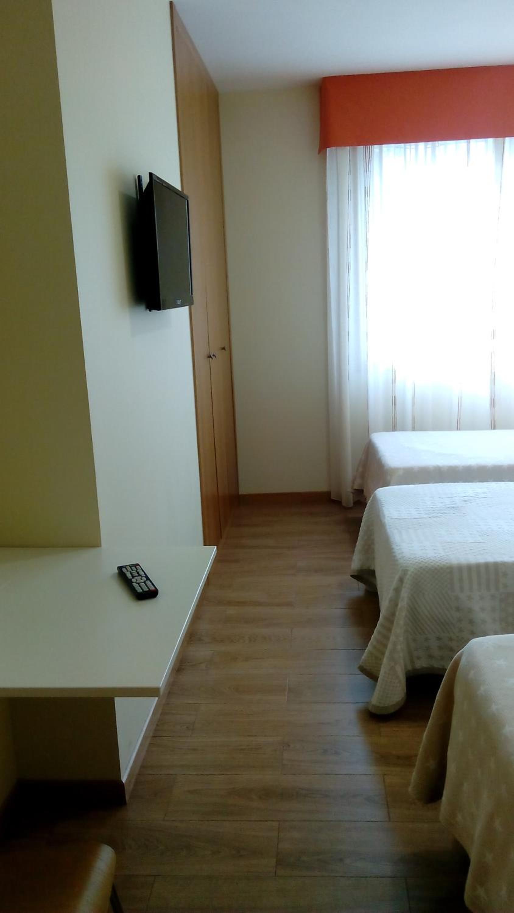 Comfort Triple Room with Shower photo 2