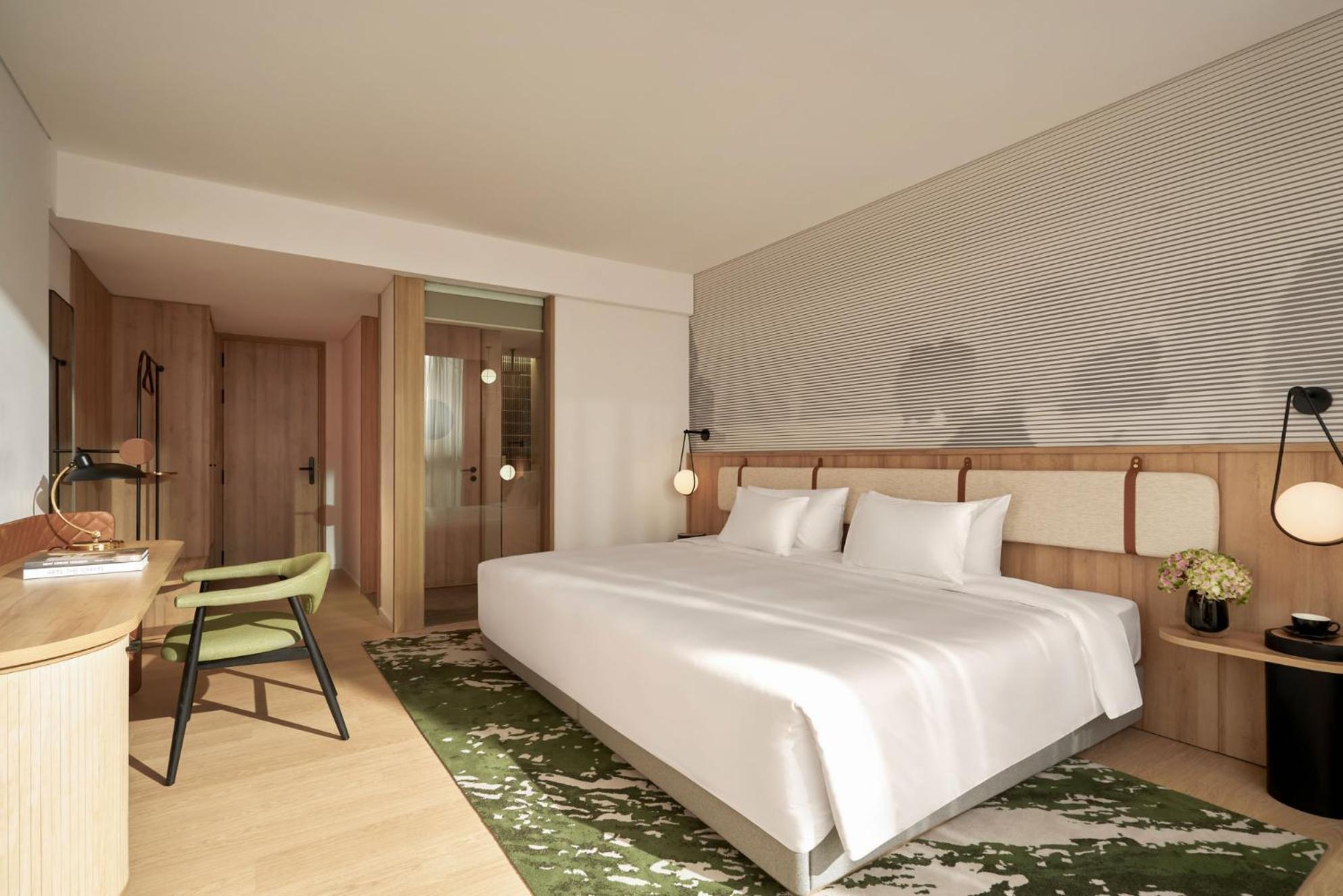 Deluxe King Room - Photo 2