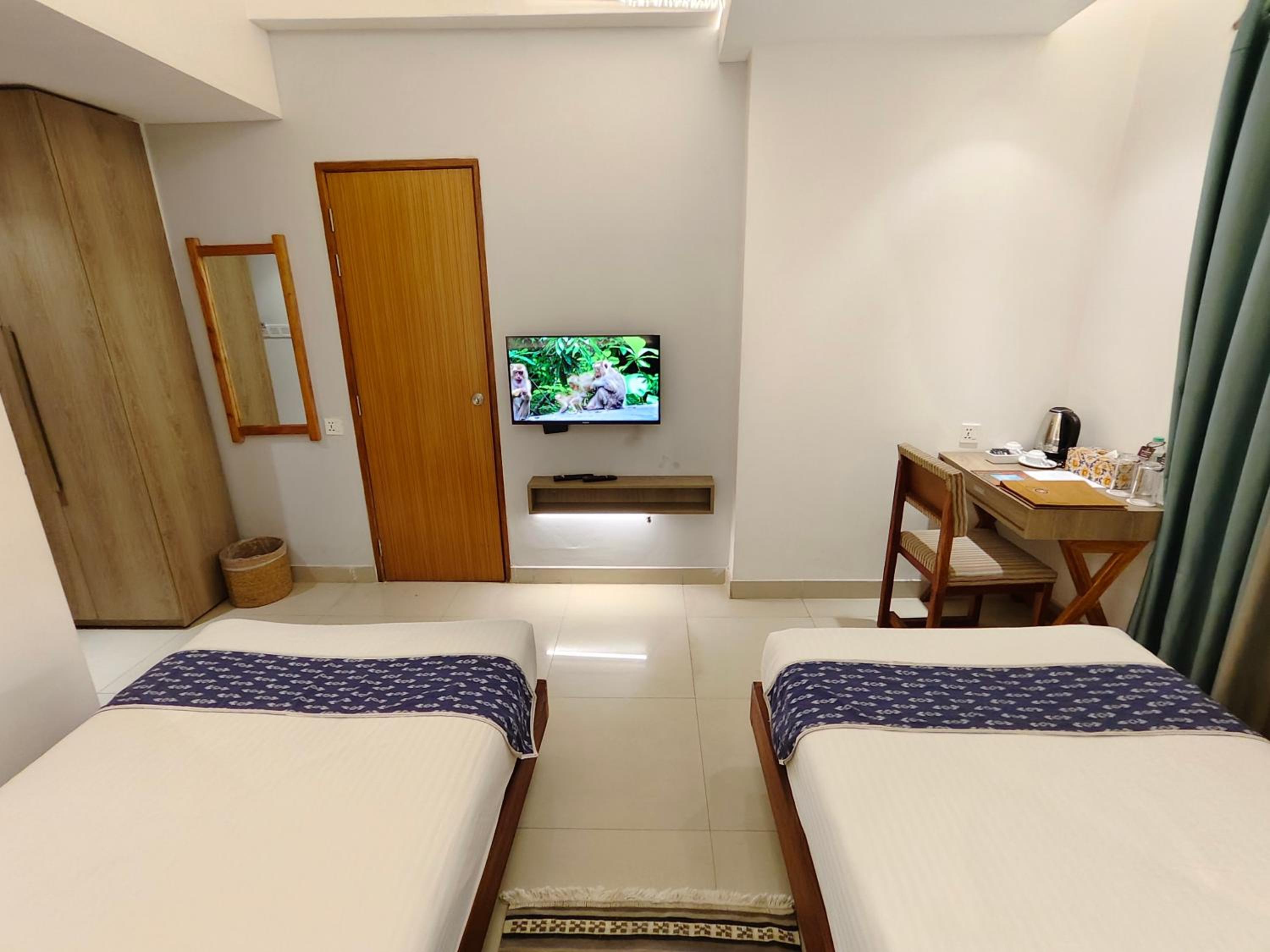 Deluxe Twin Room - Photo 2