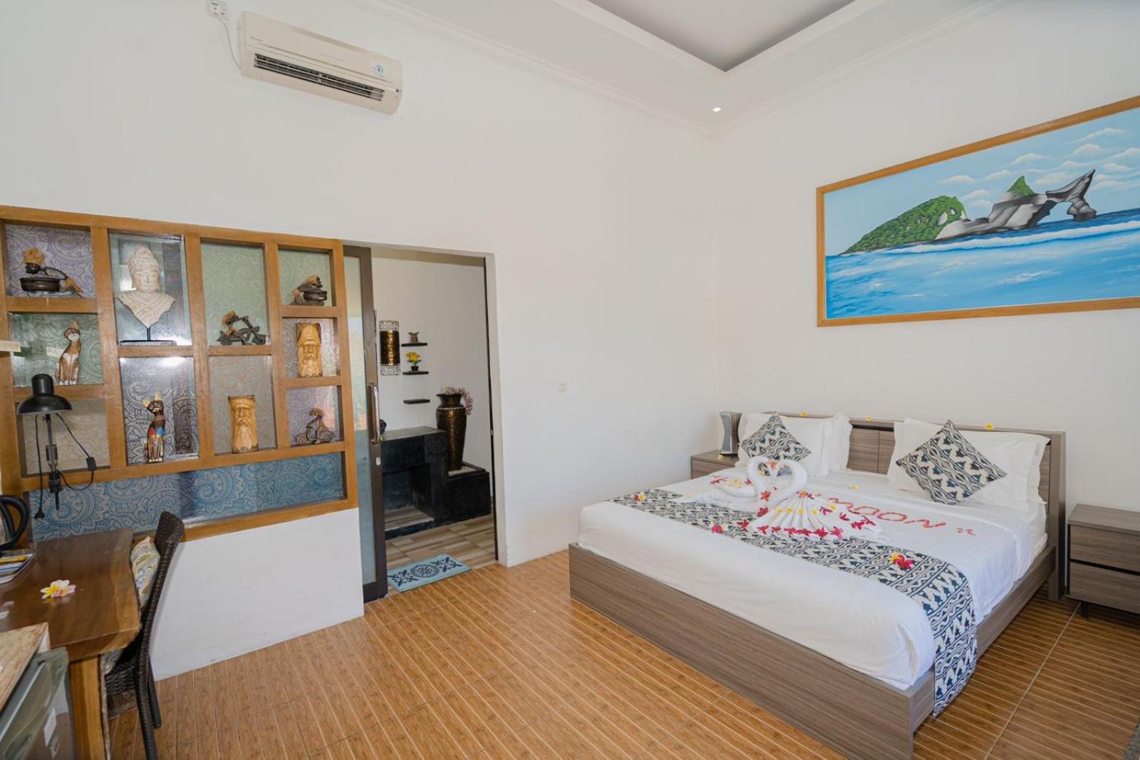 Deluxe Suite with Sea View - Photo 17