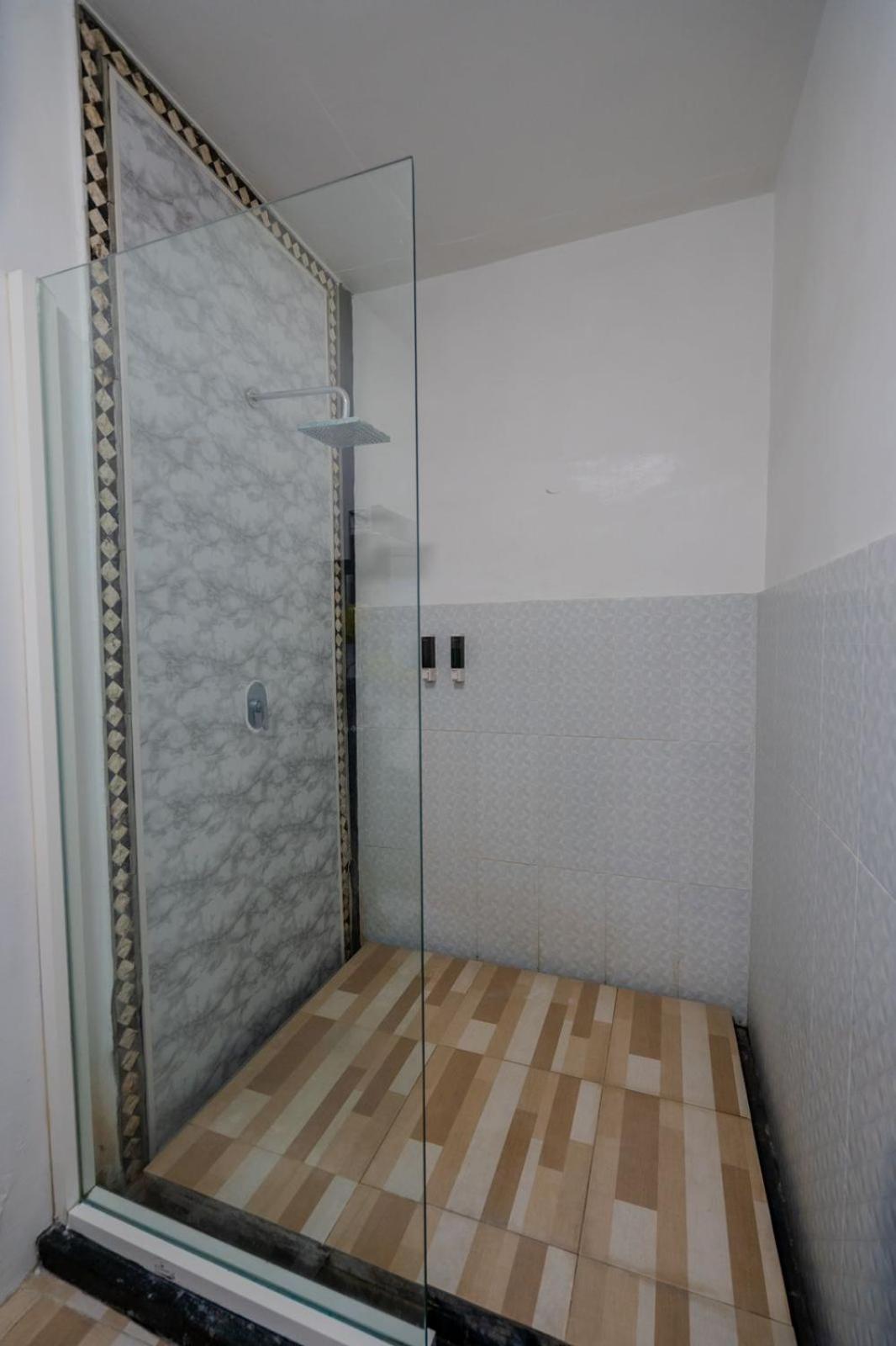 Deluxe Suite with Sea View - Photo 16