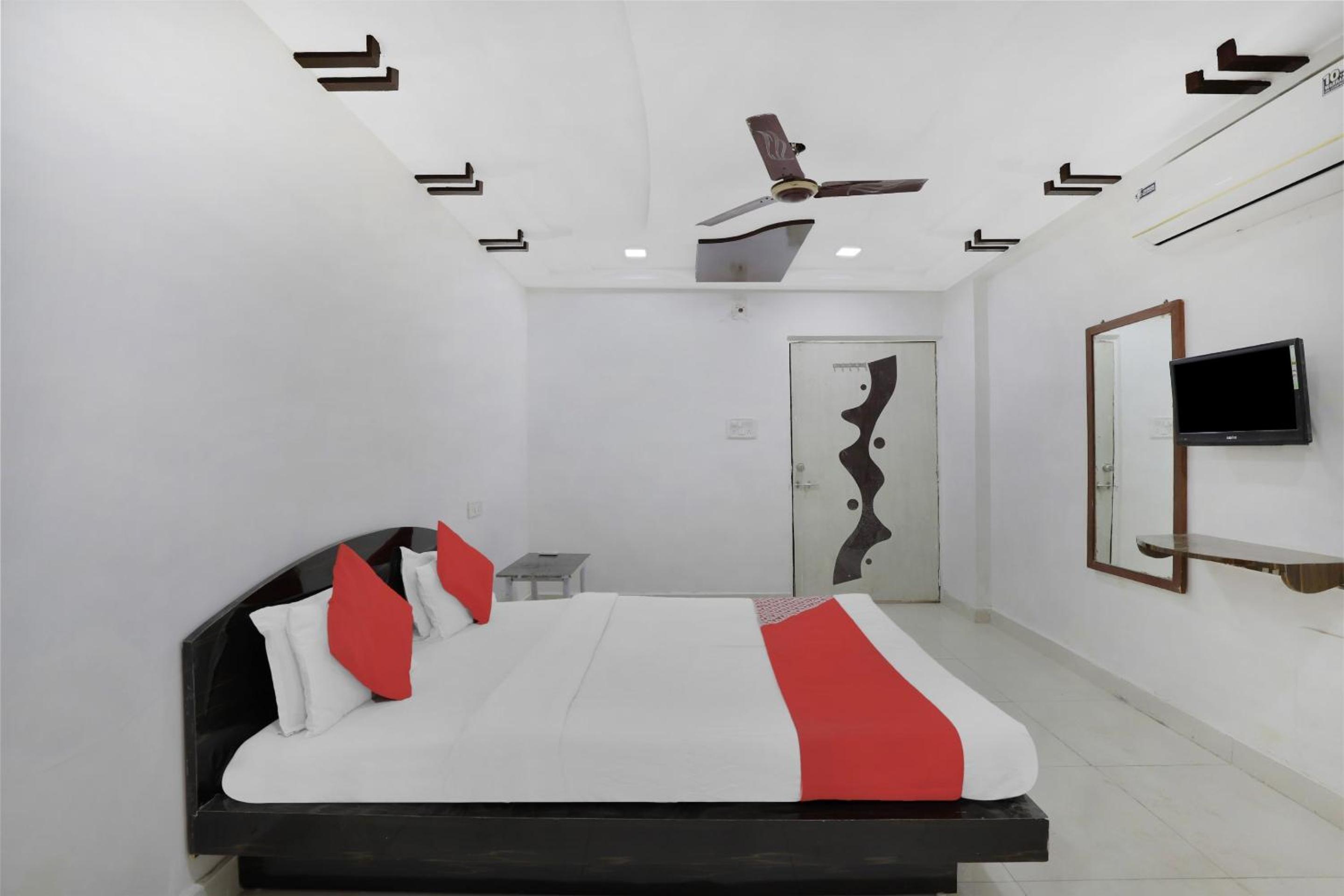 Standard Double Room - Photo 13