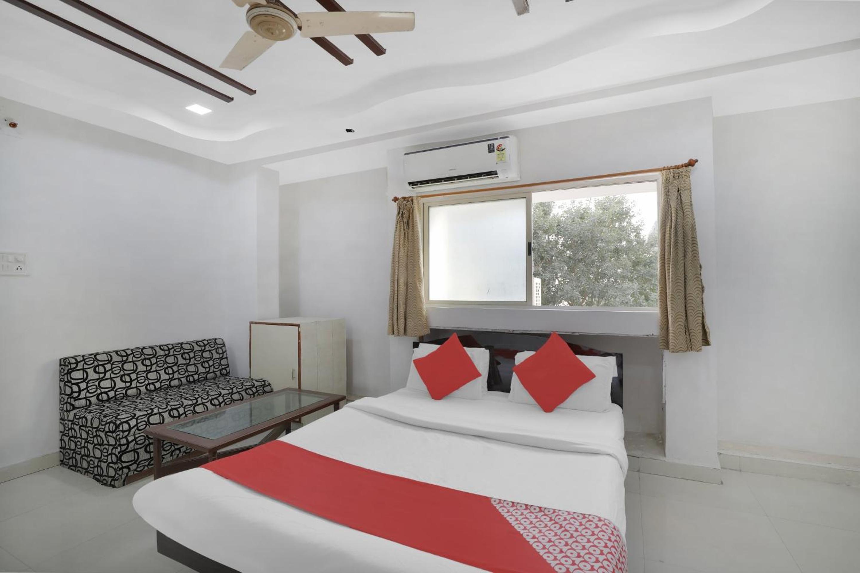 Standard Double Room - Photo 12