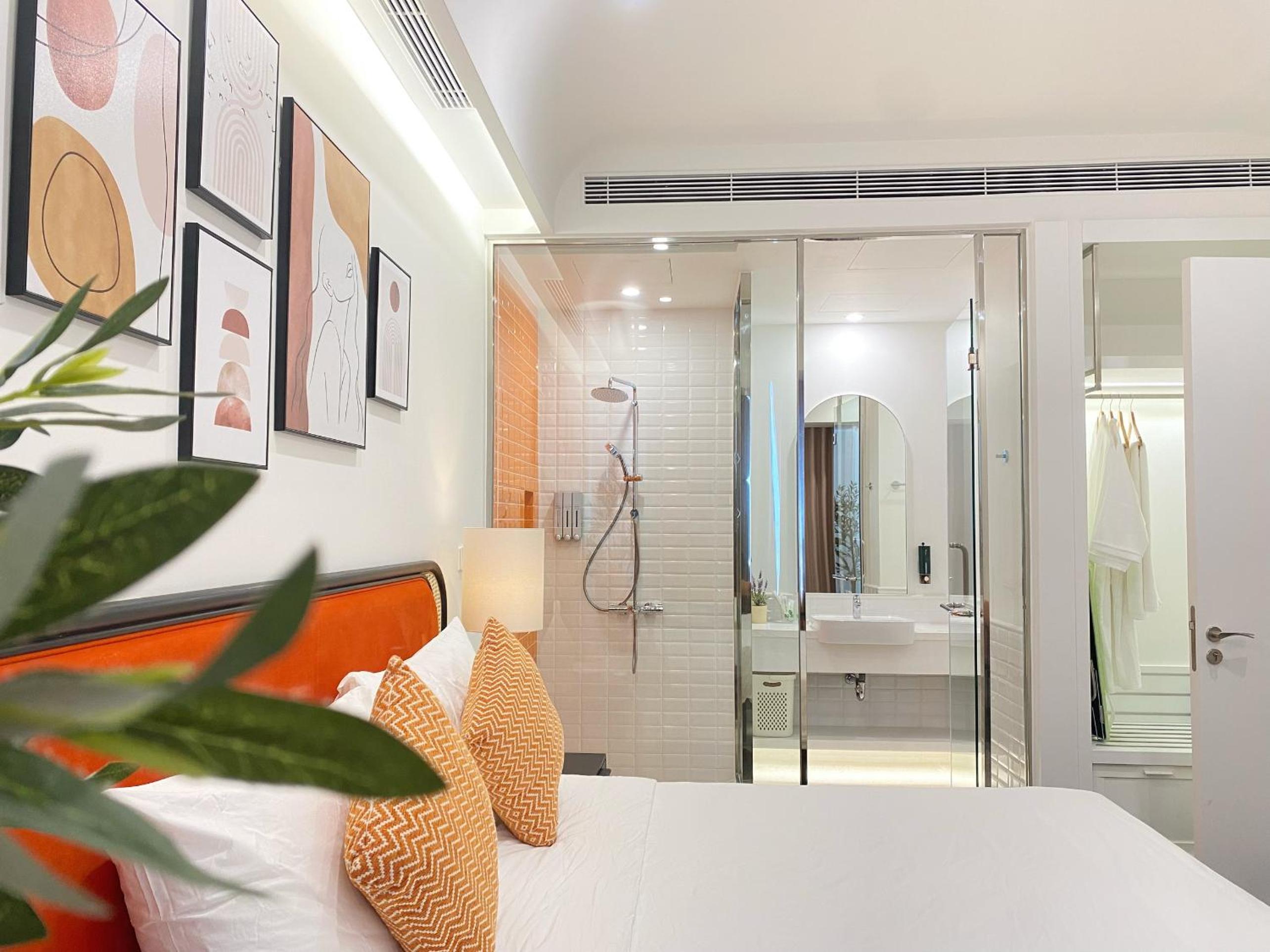 Two-Bedroom Apartment with Balcony - Photo 12