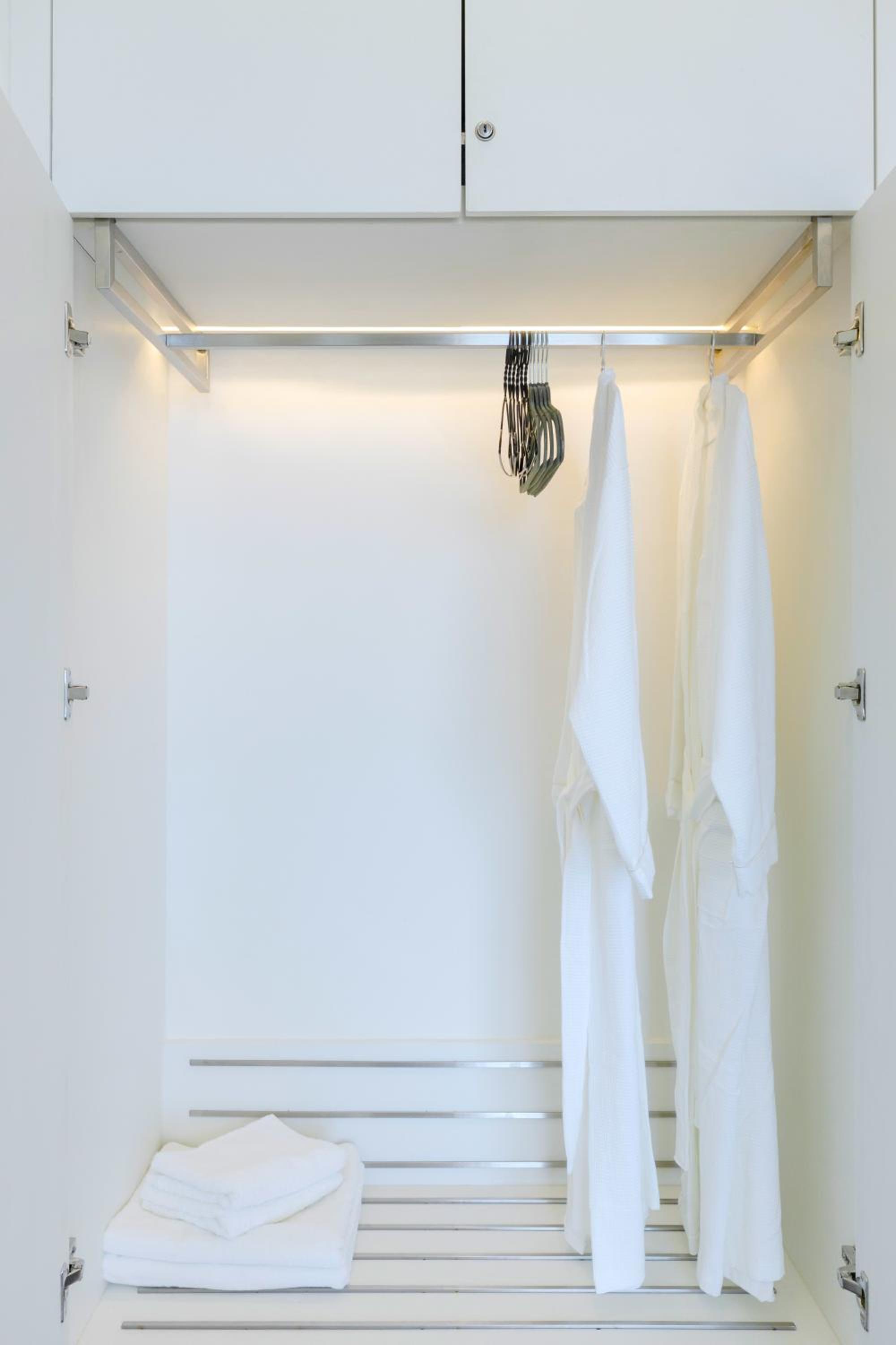 Apartment with Sea View - Photo 5