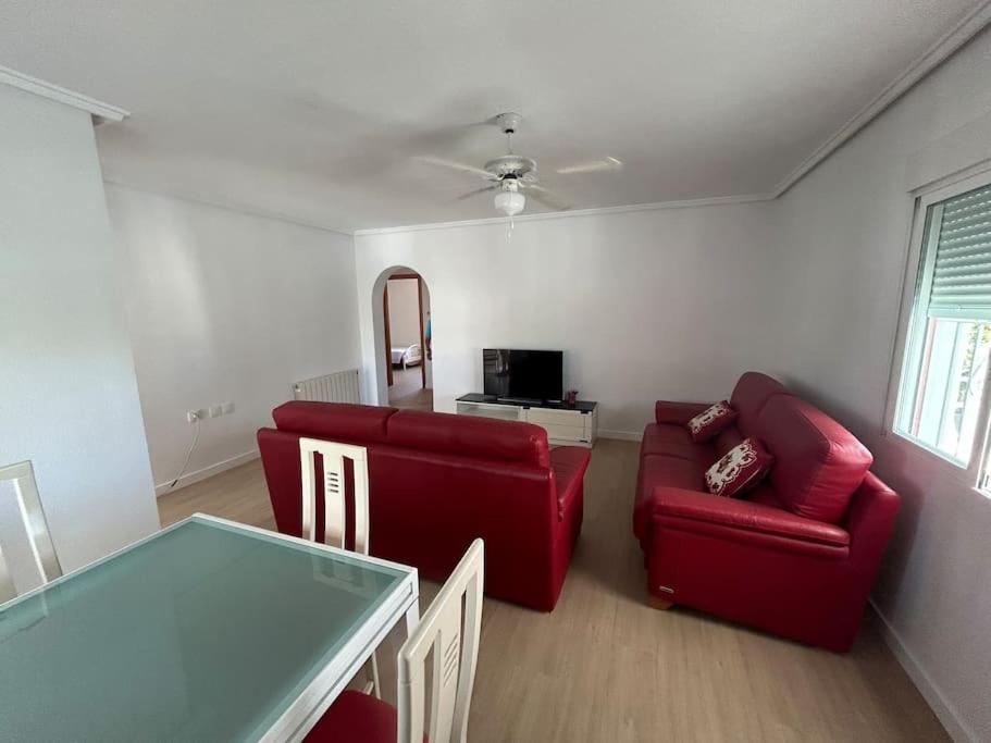 Apartamento de tres habitaciones con piscina privada