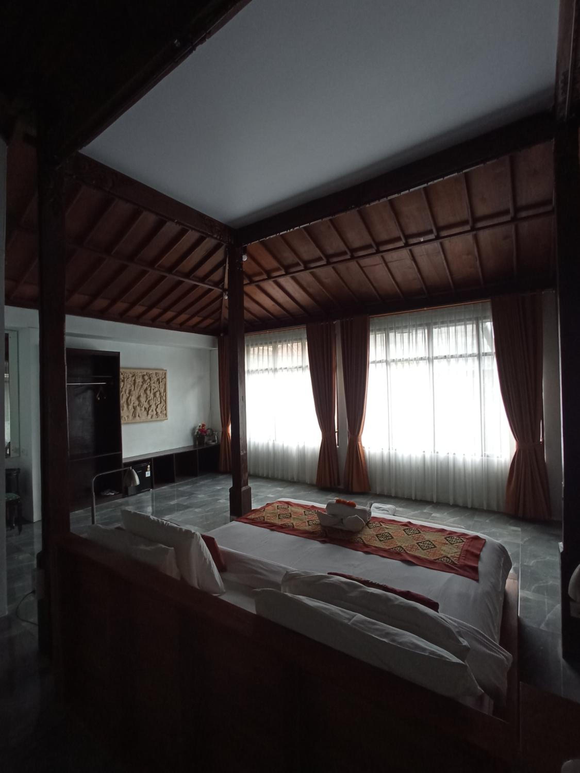 Villa with Private Pool - Photo 8