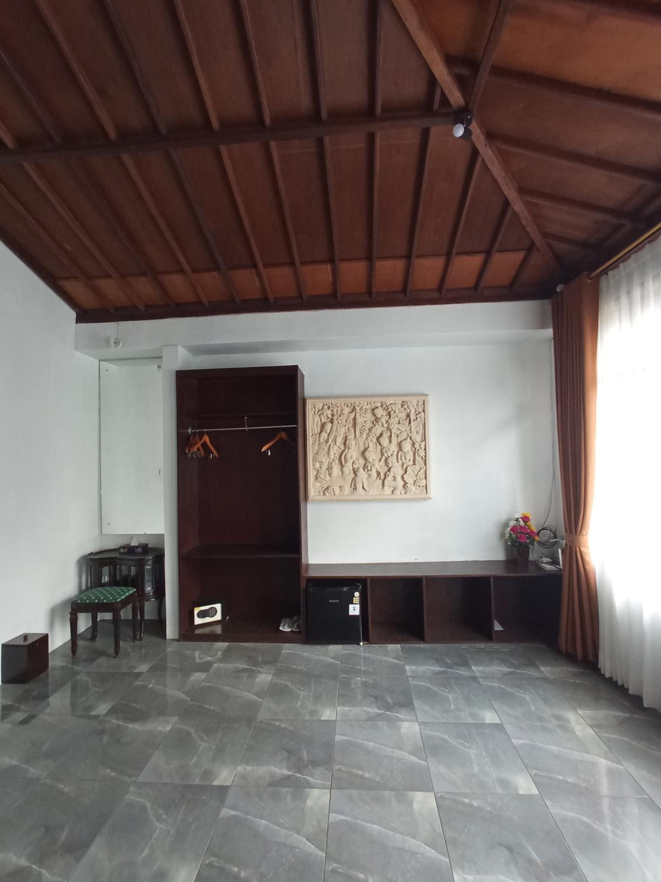 Villa with Private Pool - Photo 5