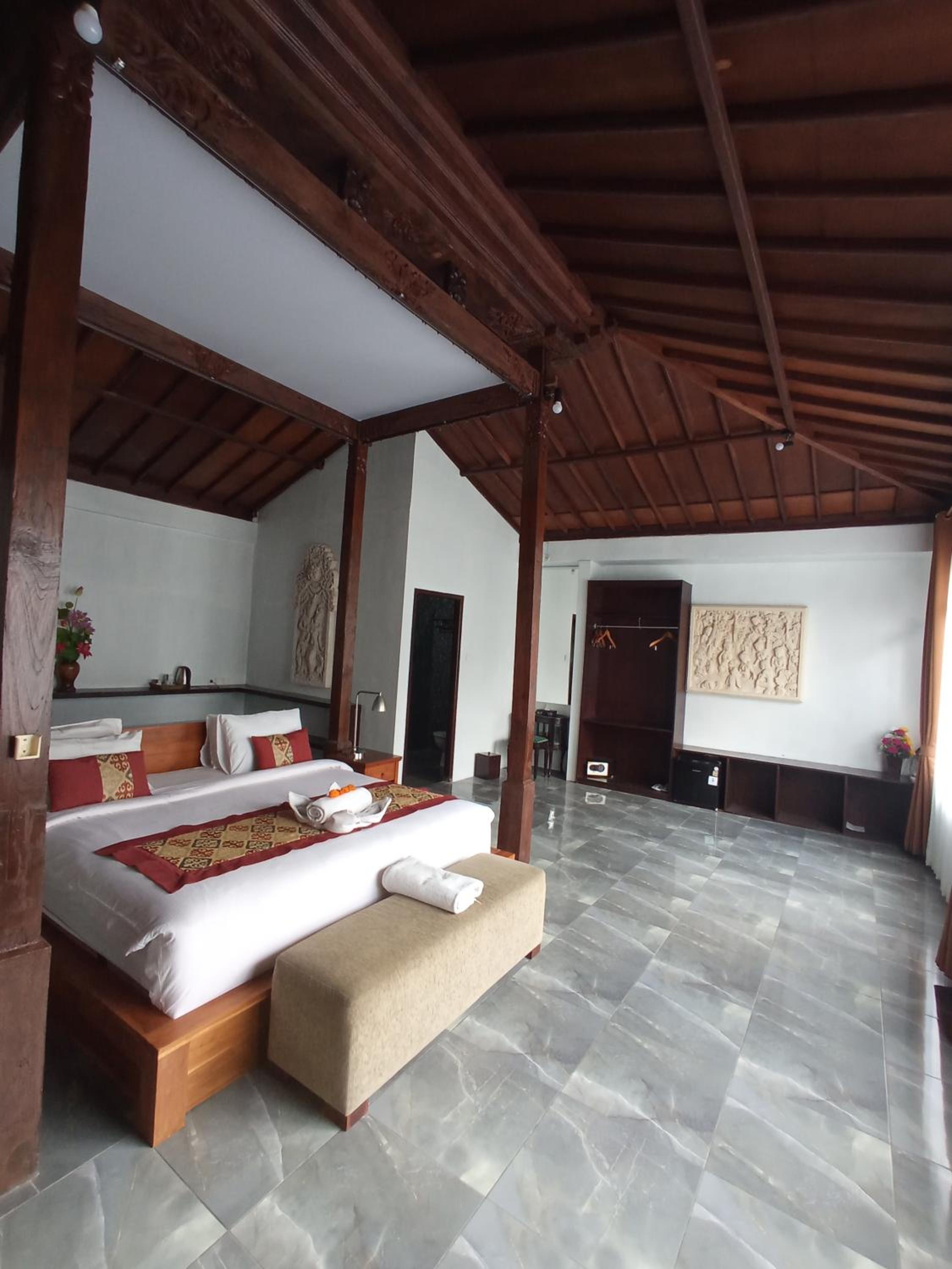 Villa with Private Pool - Photo 6