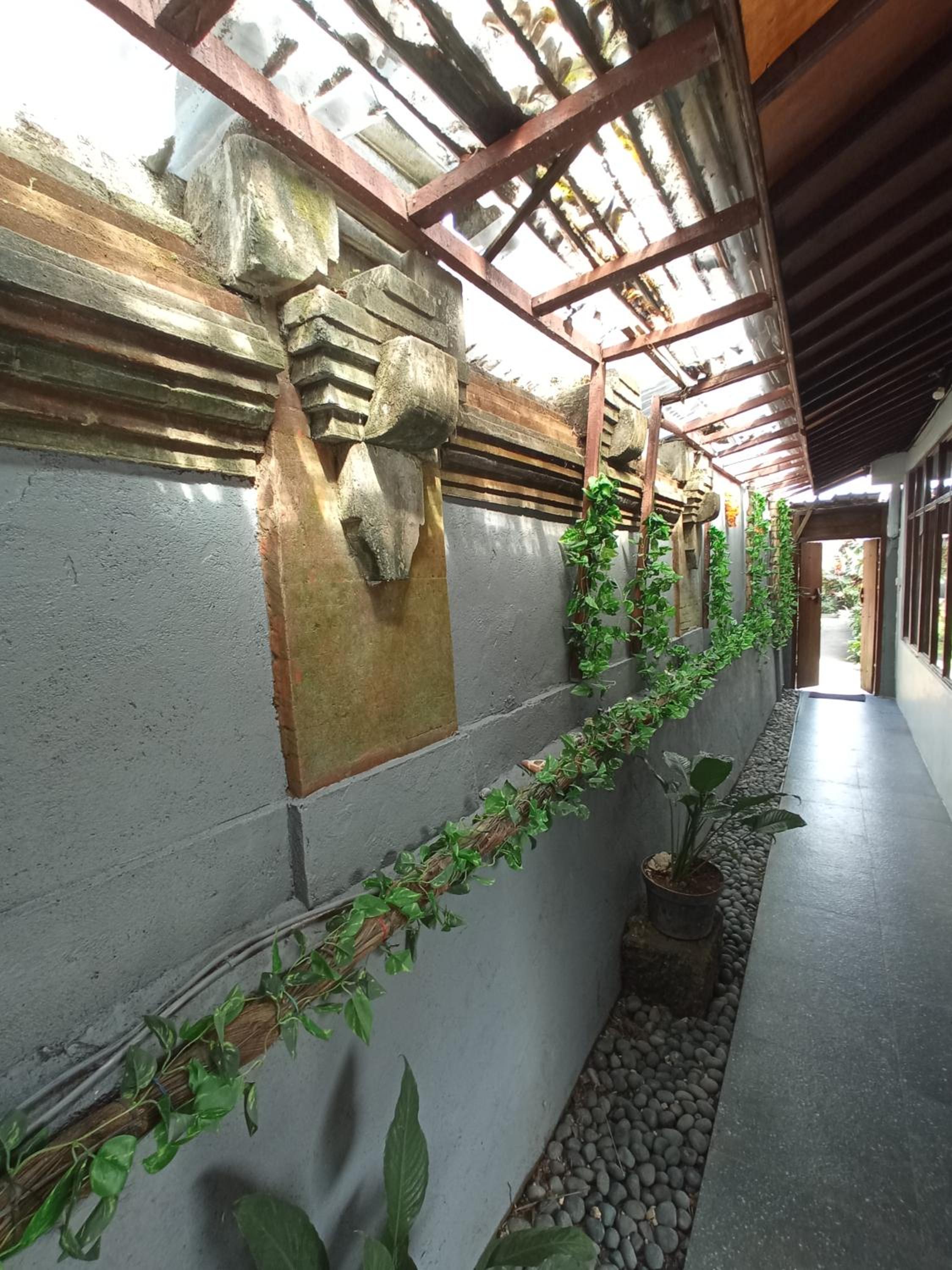 Villa with Private Pool - Photo 2