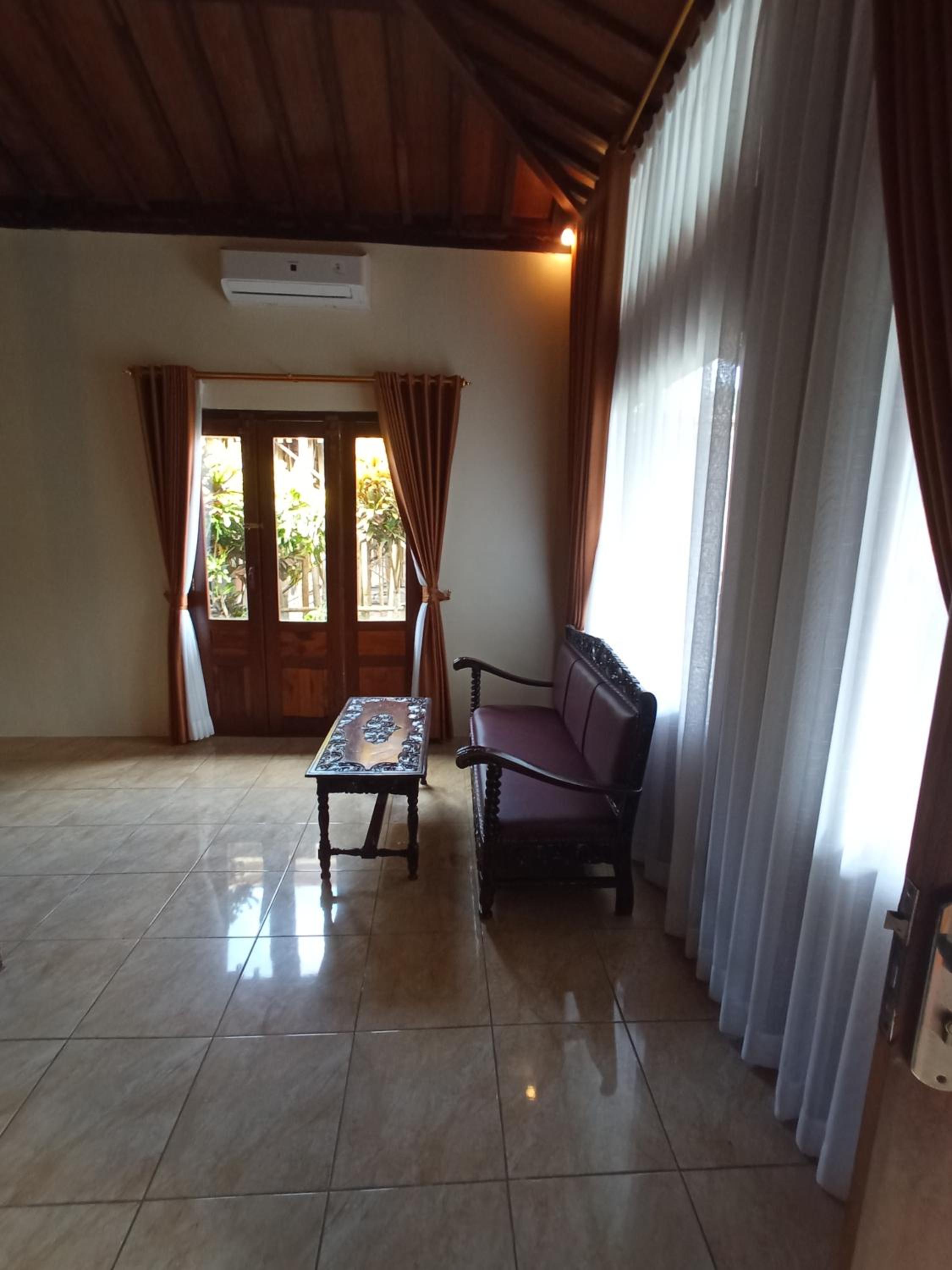 Double Room with Pool View - Photo 9