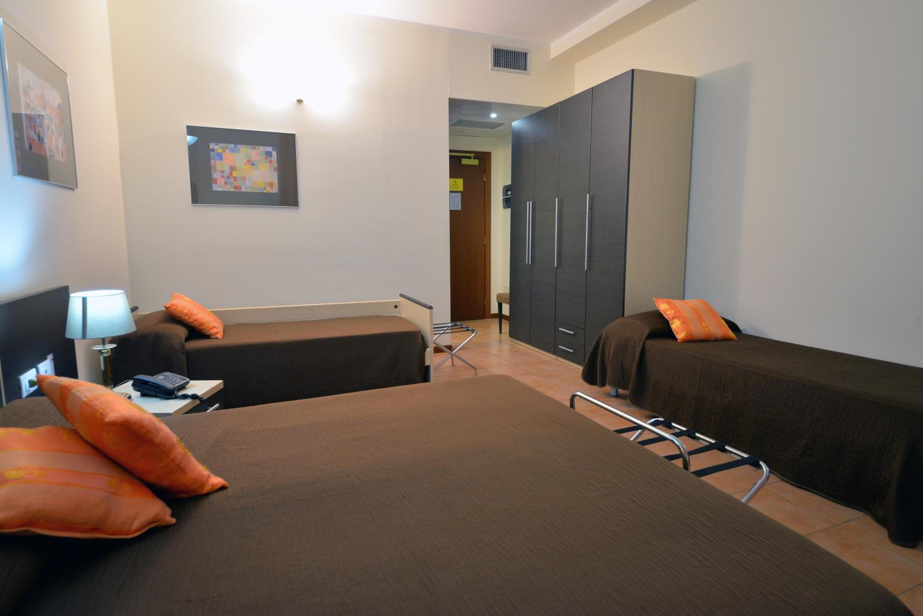 Family Room - Photo 4