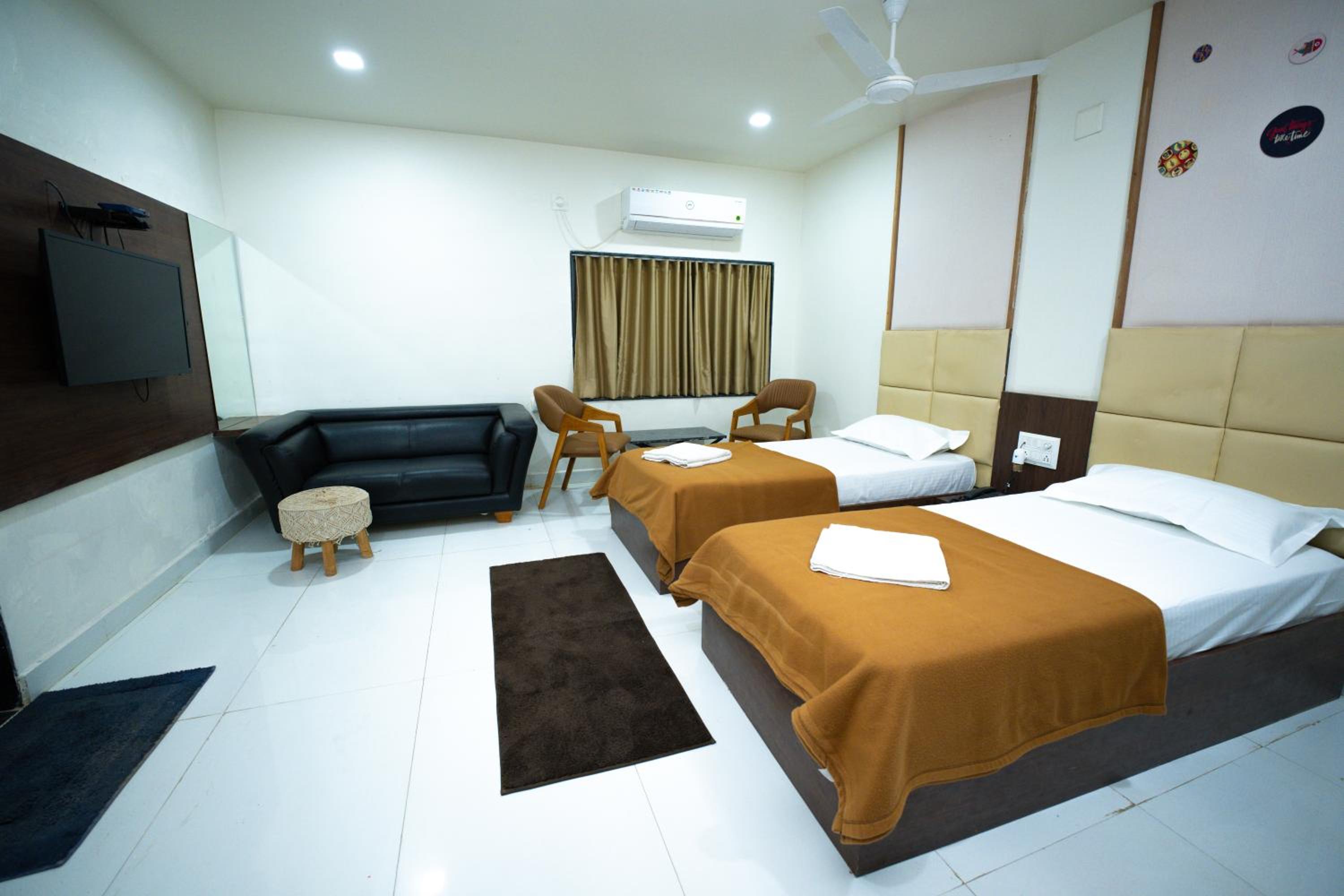 Deluxe Double Room with Balcony photo 1