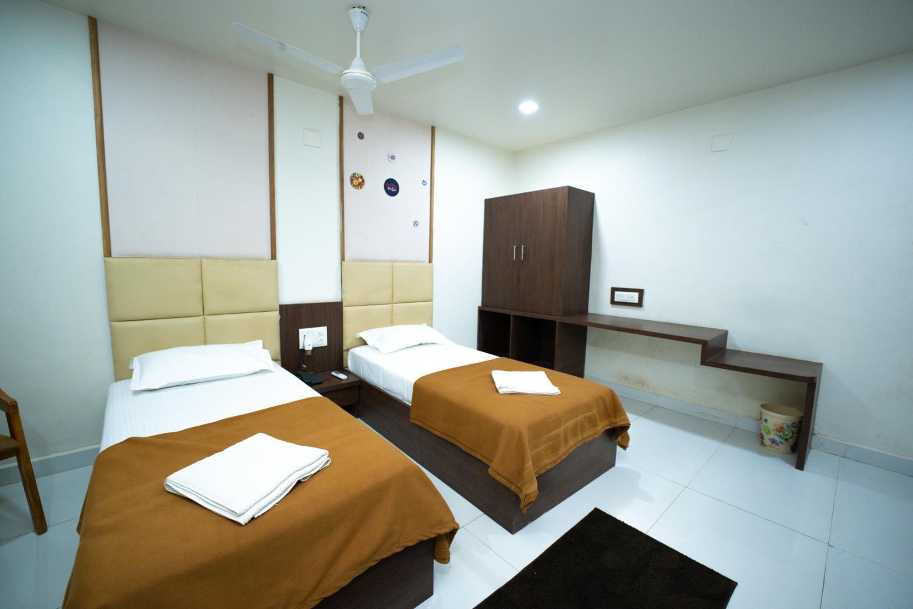 Deluxe Double Room with Balcony photo 3