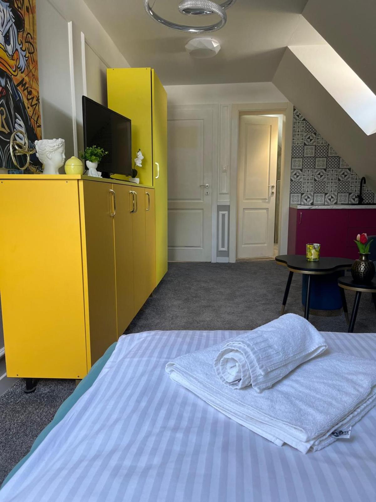 Double Room with Extra Bed photo 2