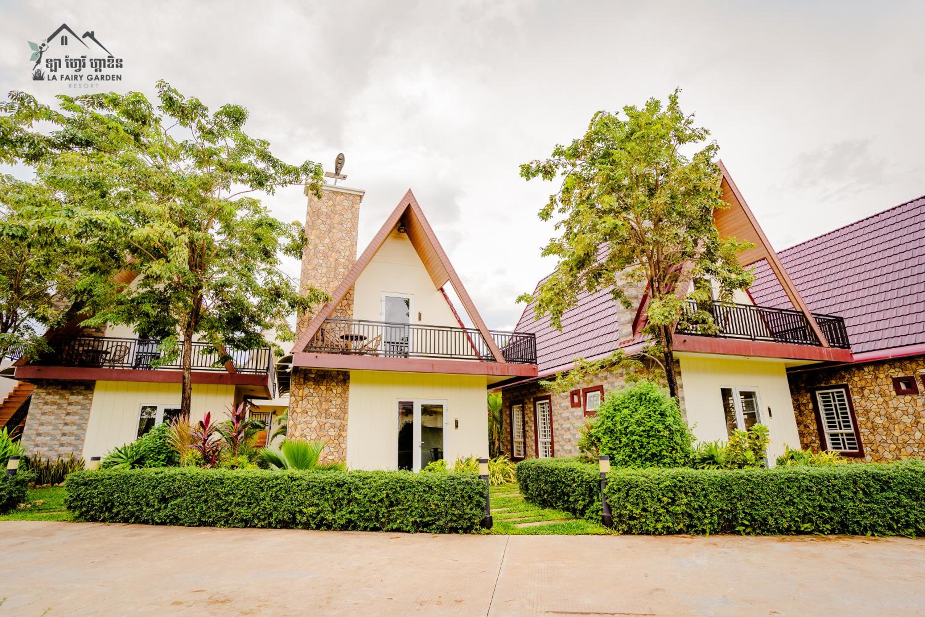 Deluxe Bungalow photo 2