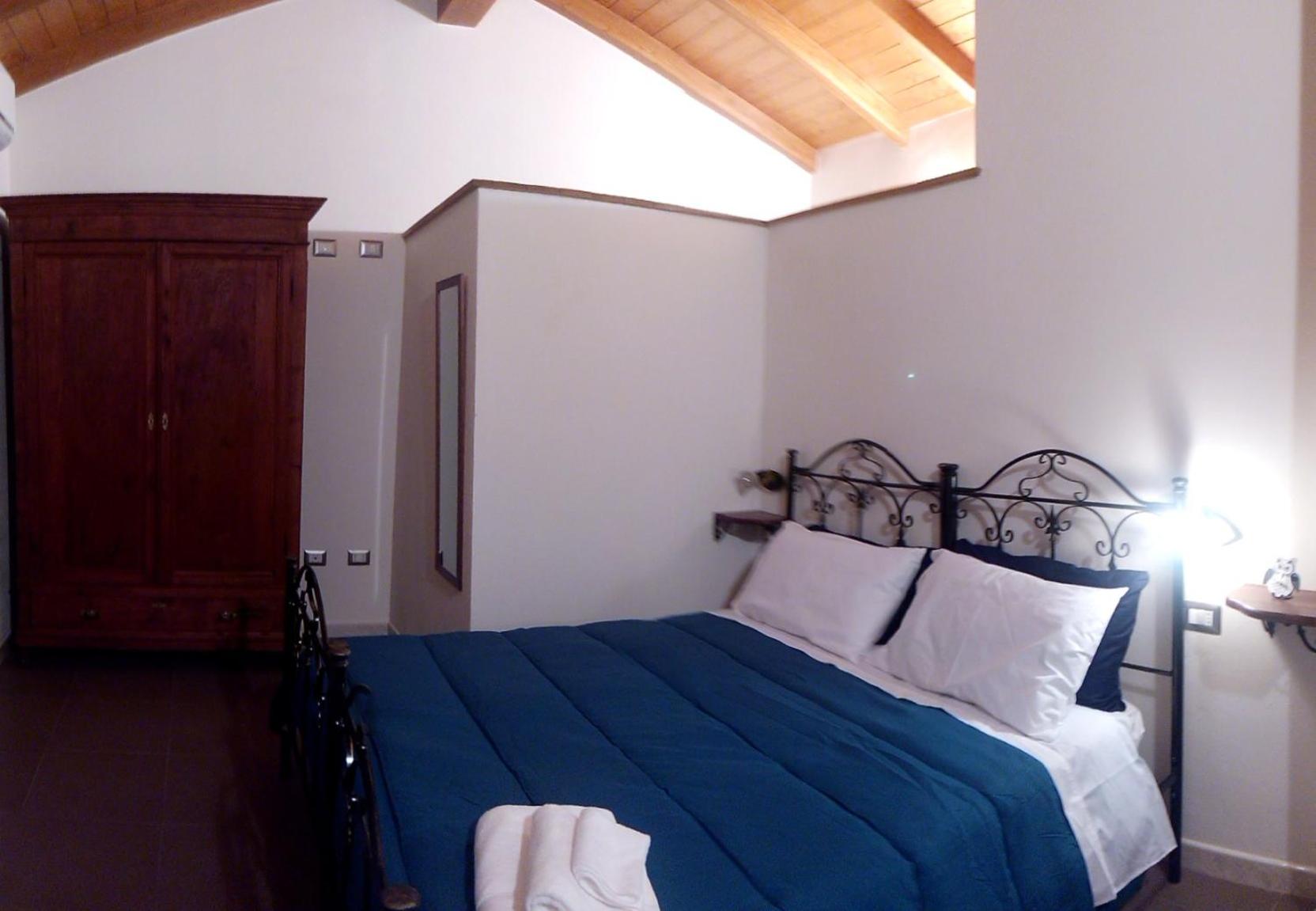 Double or Twin Room with Bathroom - Photo 2