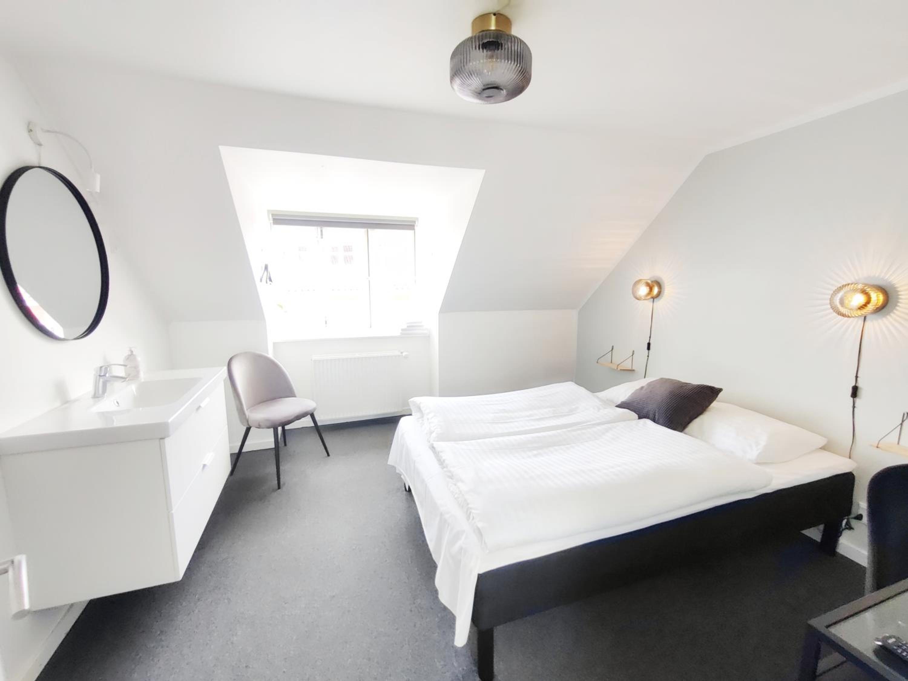 Double Room with Shared Bathroom photo 2
