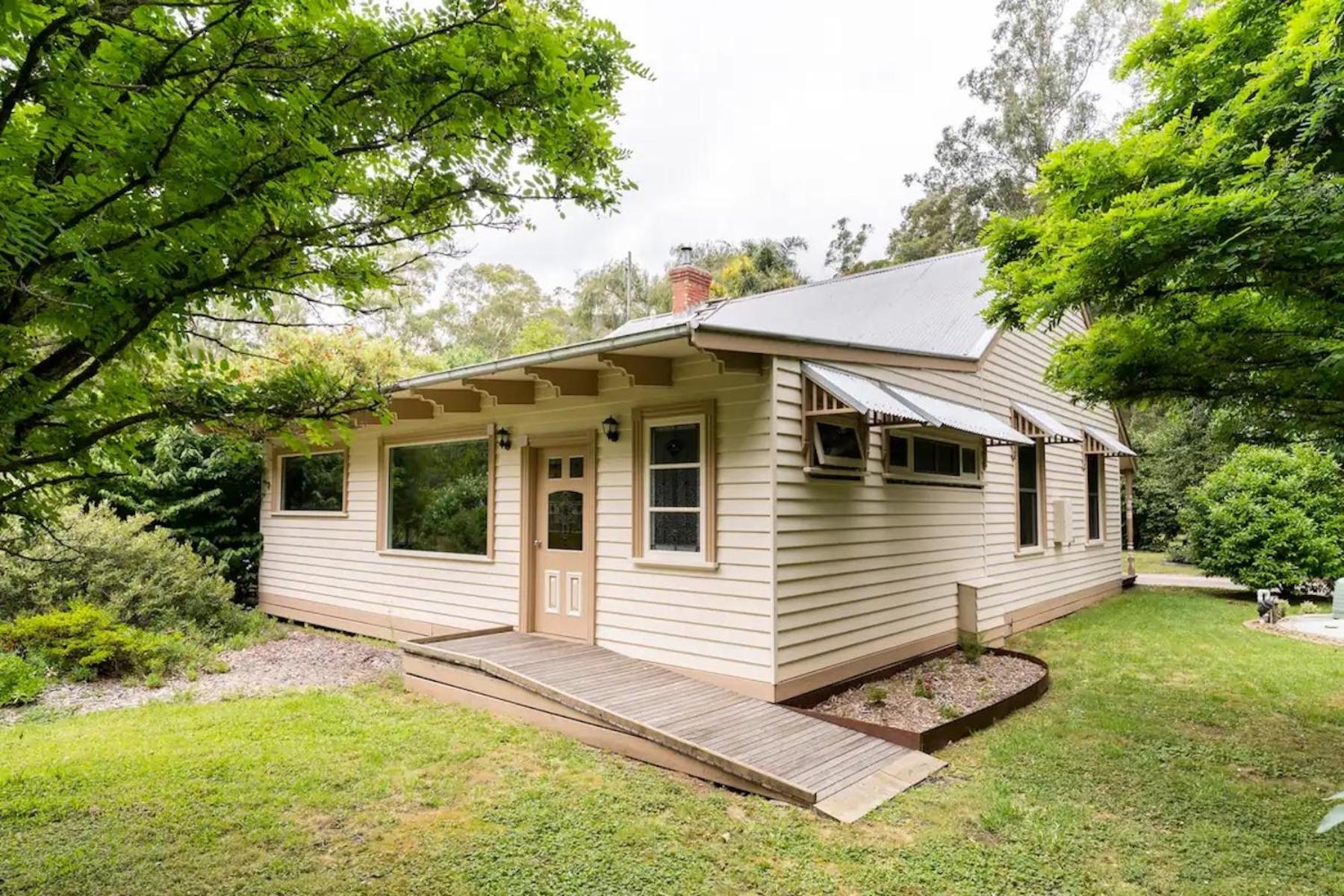 Three-Bedroom House photo 3