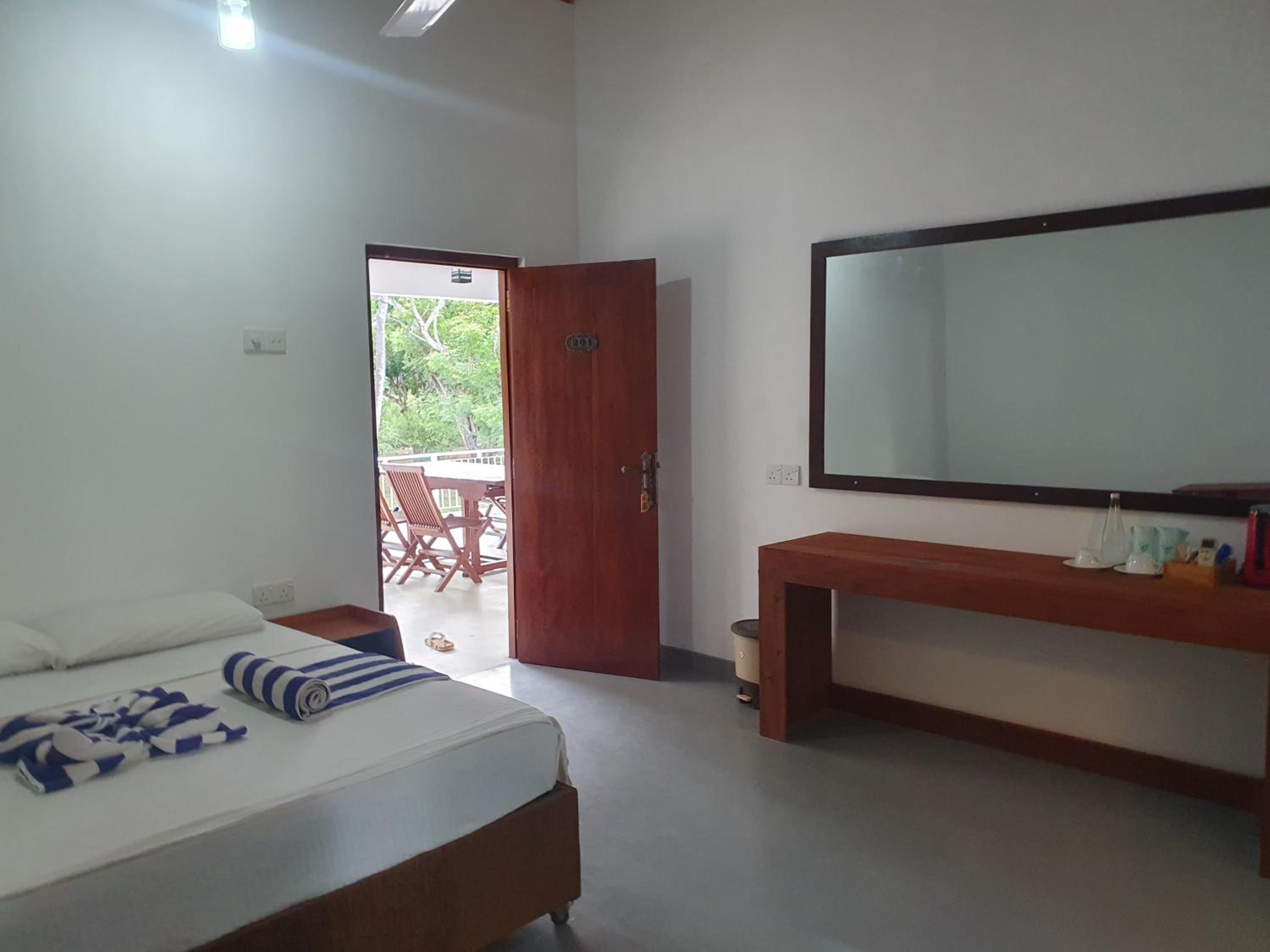 Queen Room with Balcony photo 1