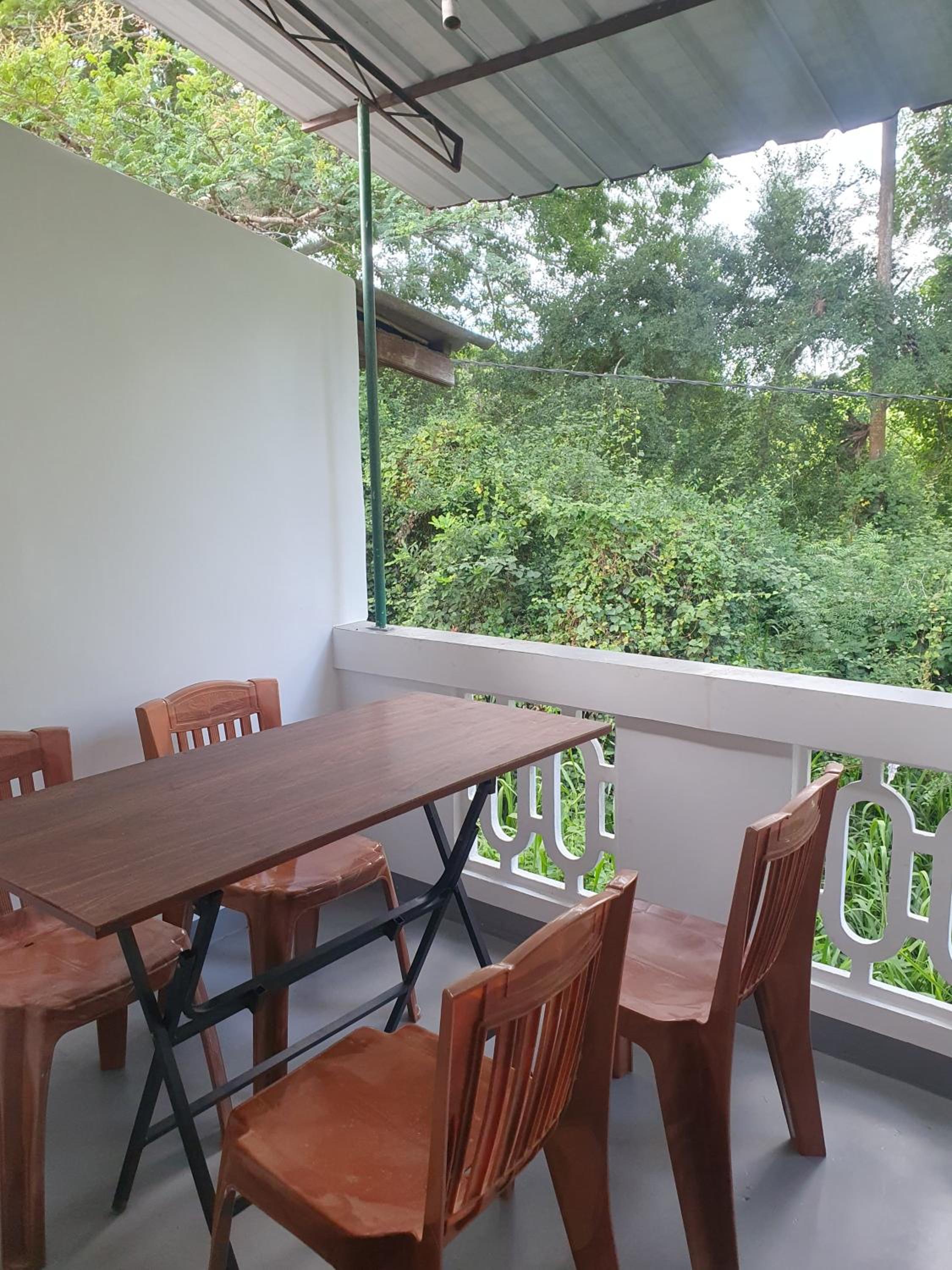 Queen Room with Balcony photo 2