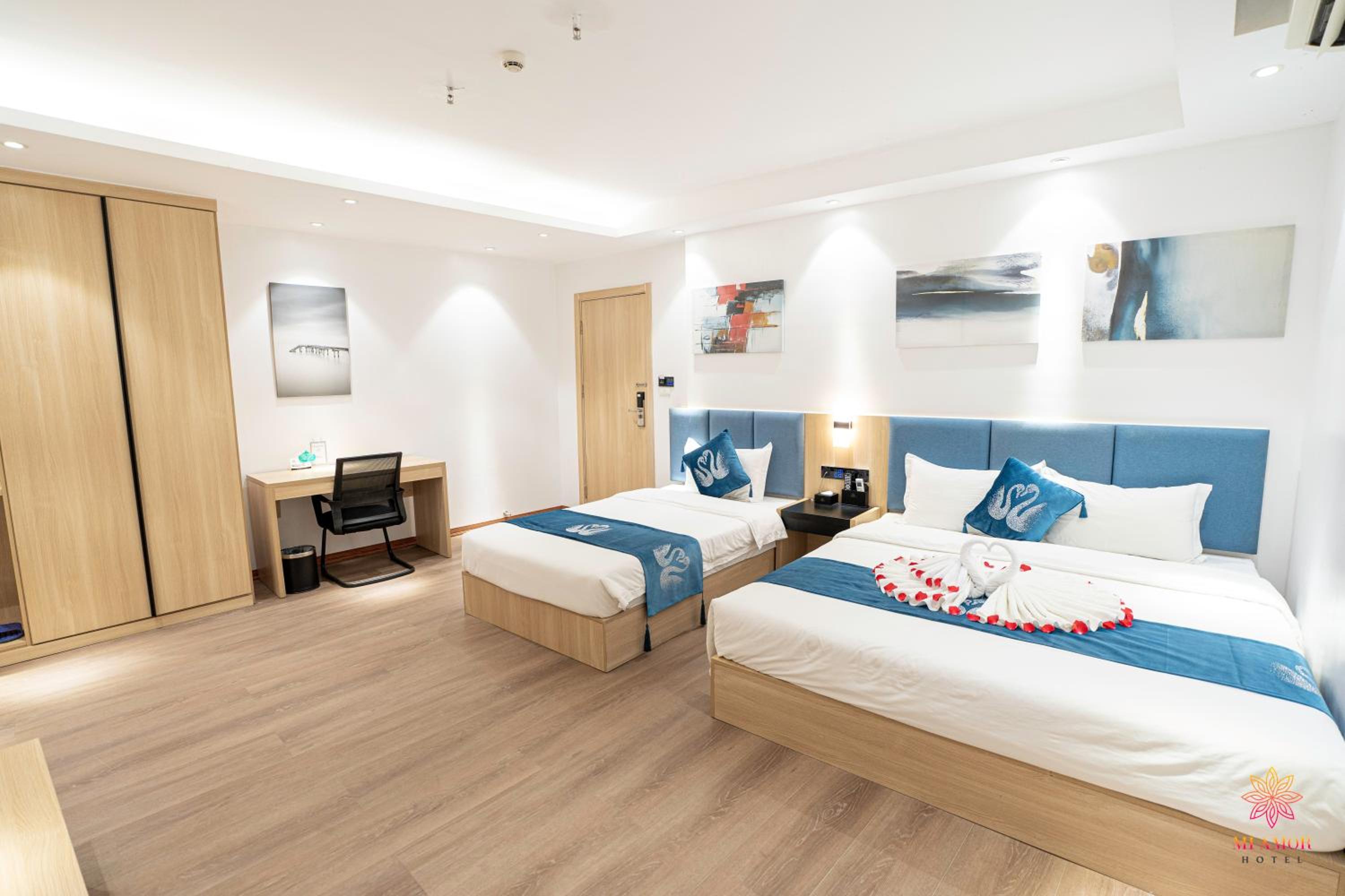 Quadruple Room with Private Bathroom