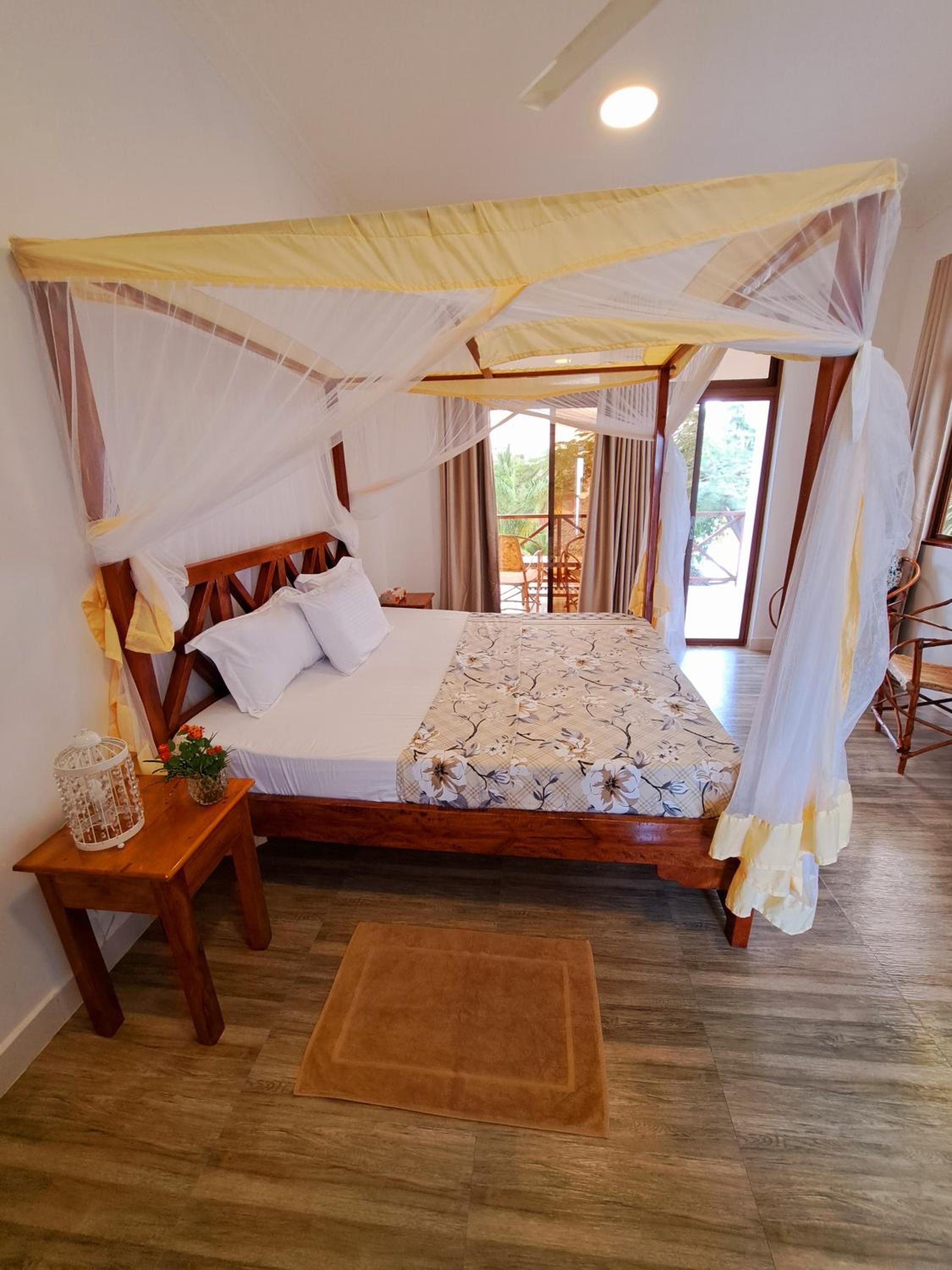 Queen Room with Pool View