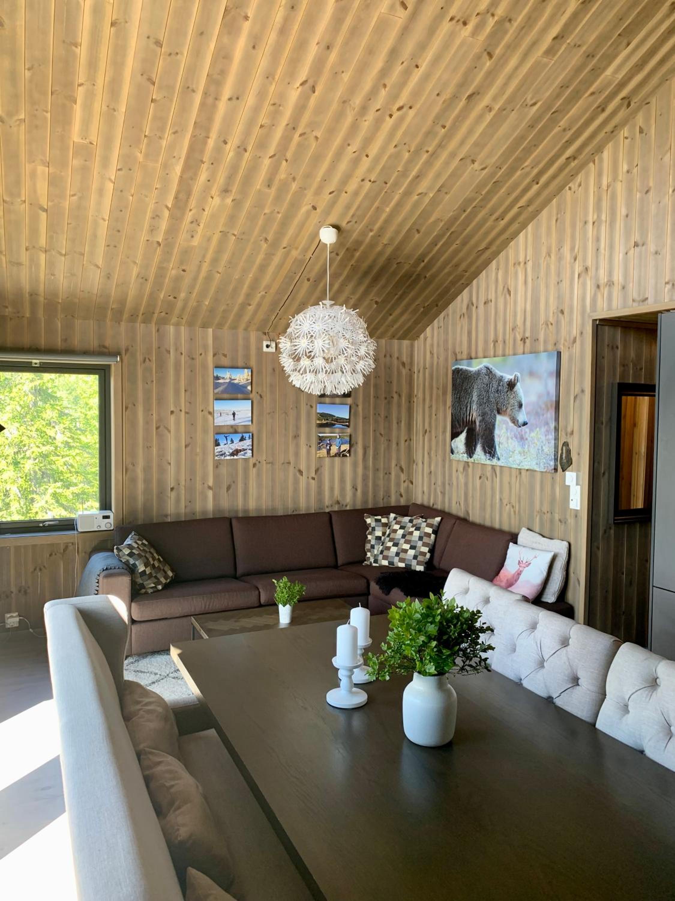 Three-Bedroom Apartment with Mountain View photo 2
