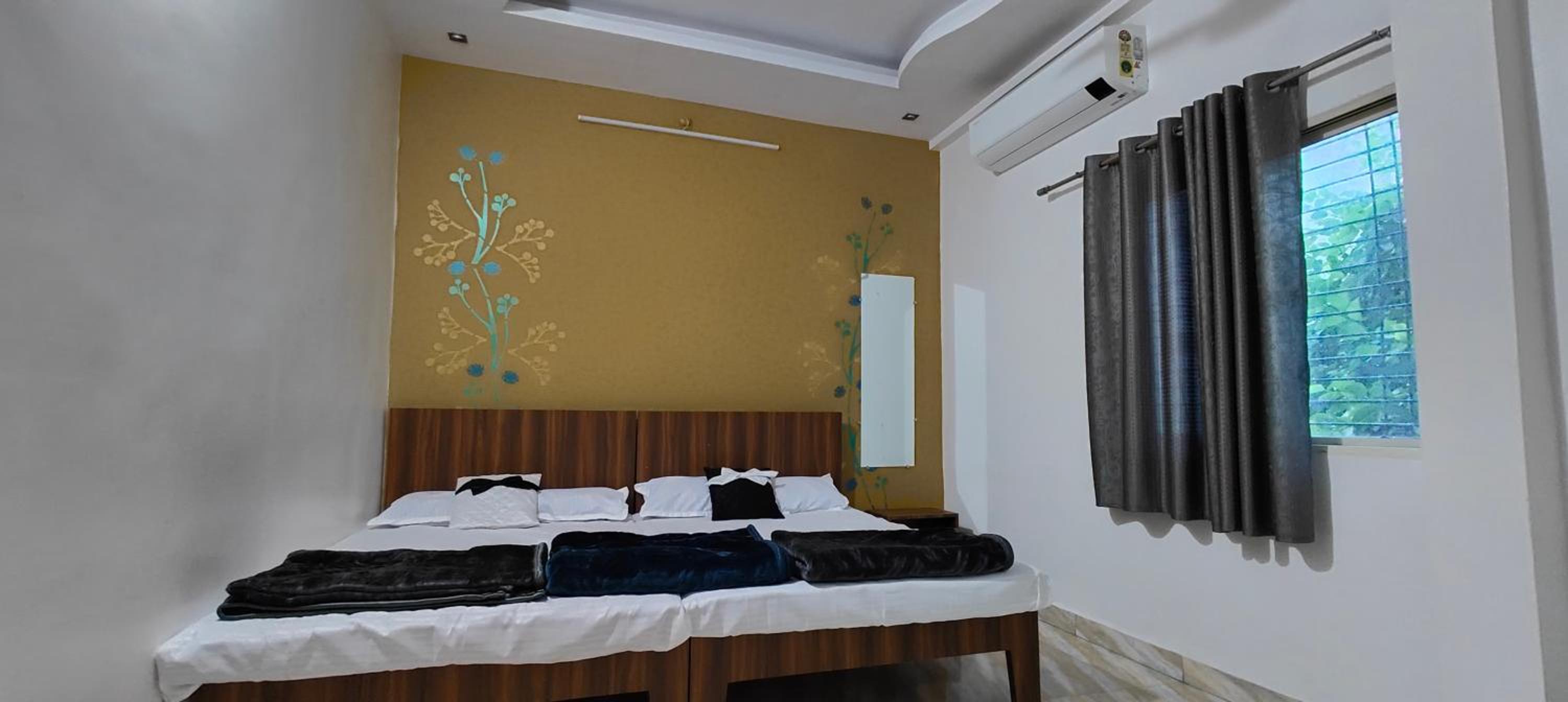 King Room with Two King Beds photo 3