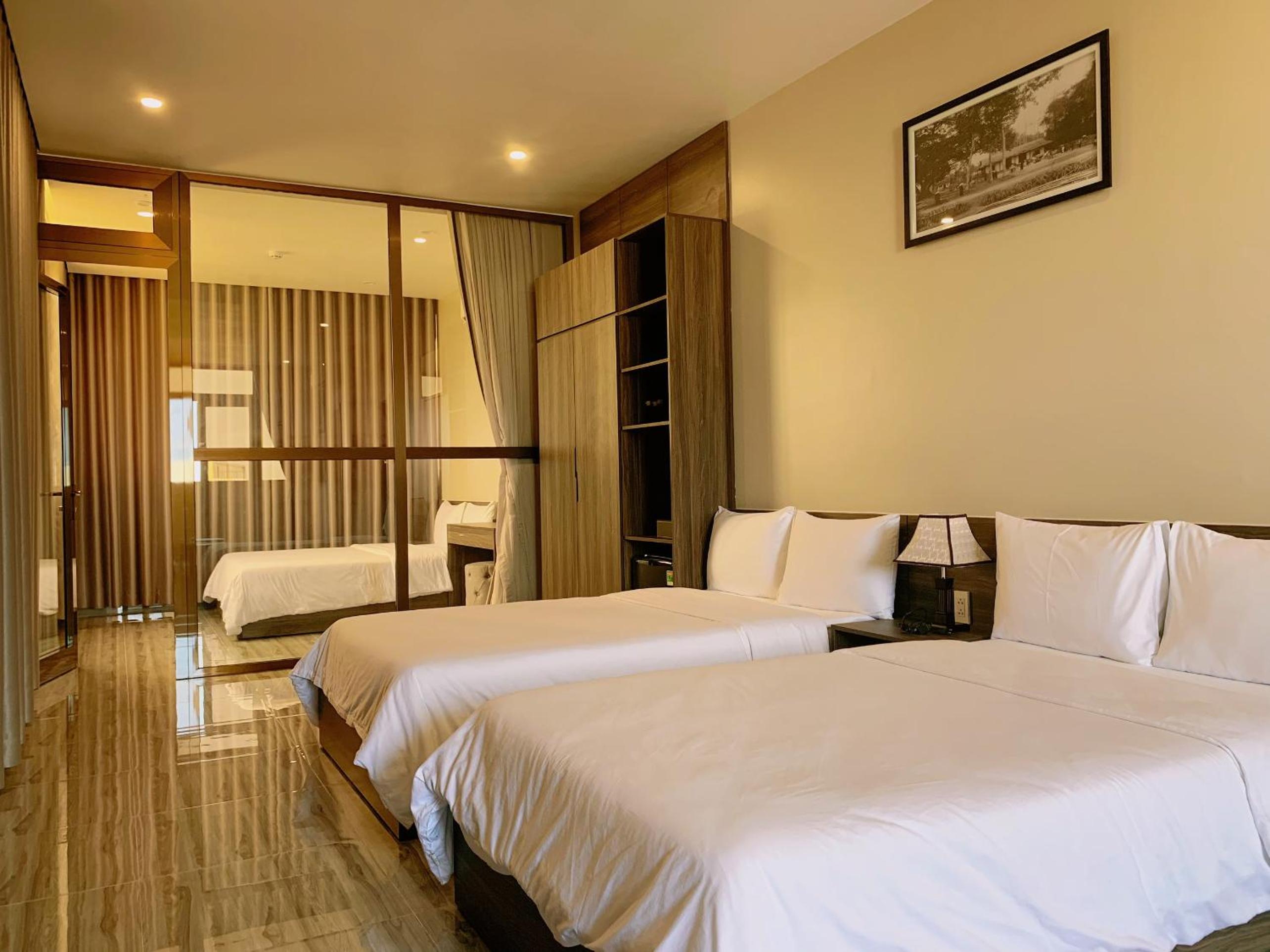 Family Suite with Balcony photo 2