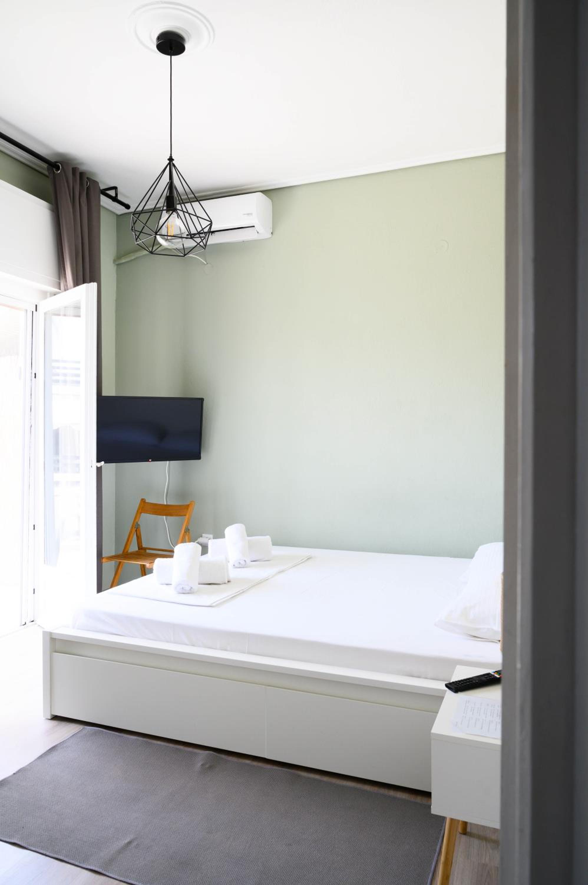 Apartment with Terrace - Photo 12