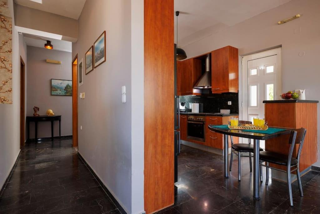 Three-Bedroom Apartment photo 3