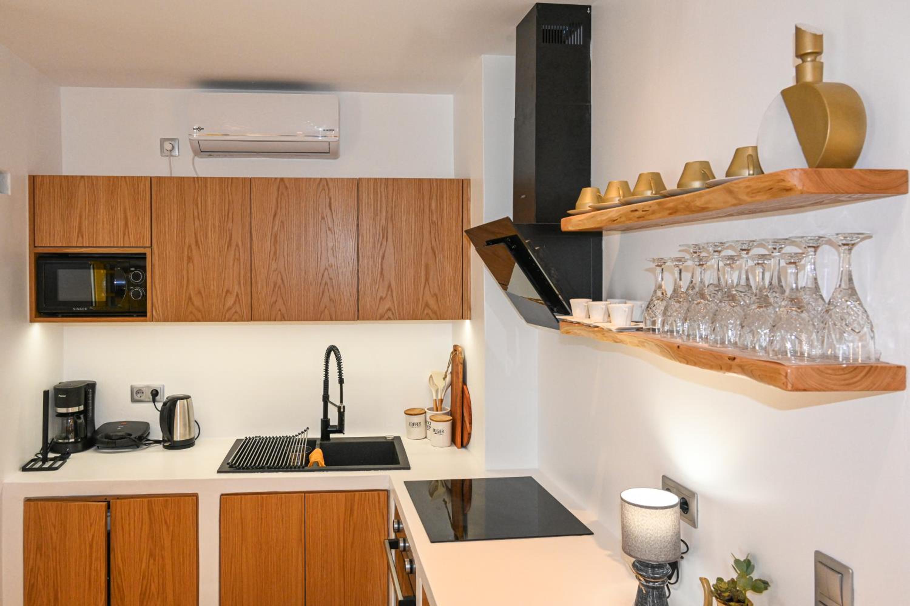 One-Bedroom Deluxe Apartment photo 2