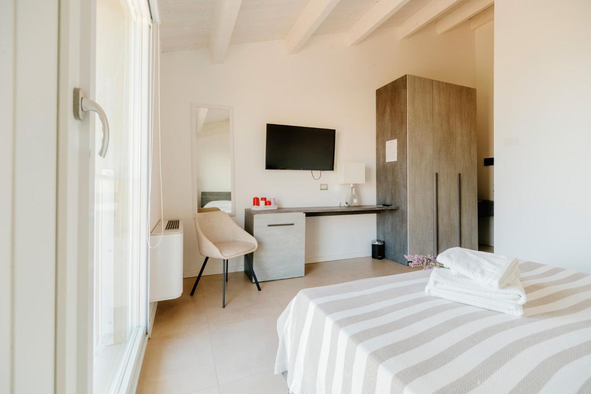 Deluxe Double Room with Sea View - Photo 1