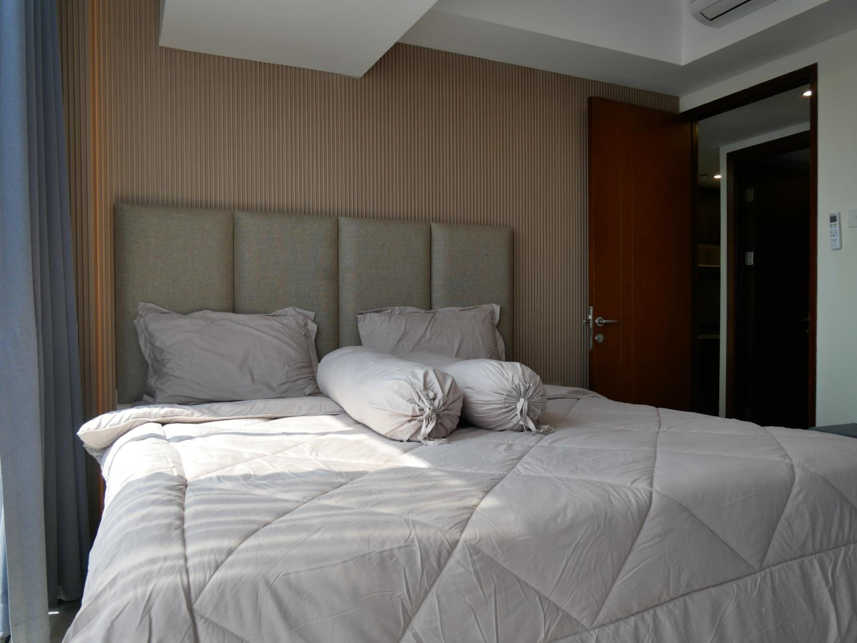 Two-Bedroom Apartment with City View - Photo 8