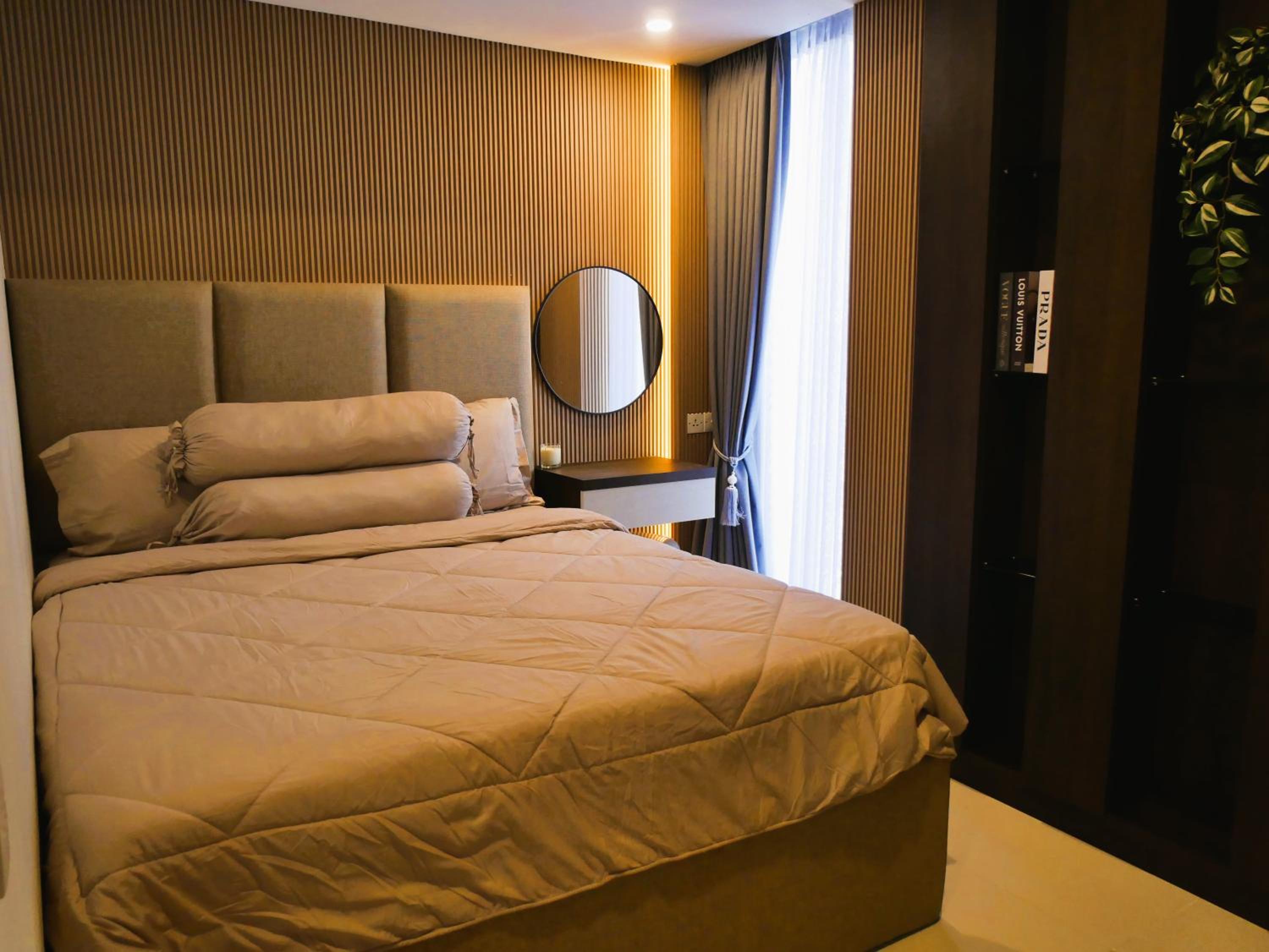 Two-Bedroom Apartment with City View - Photo 7