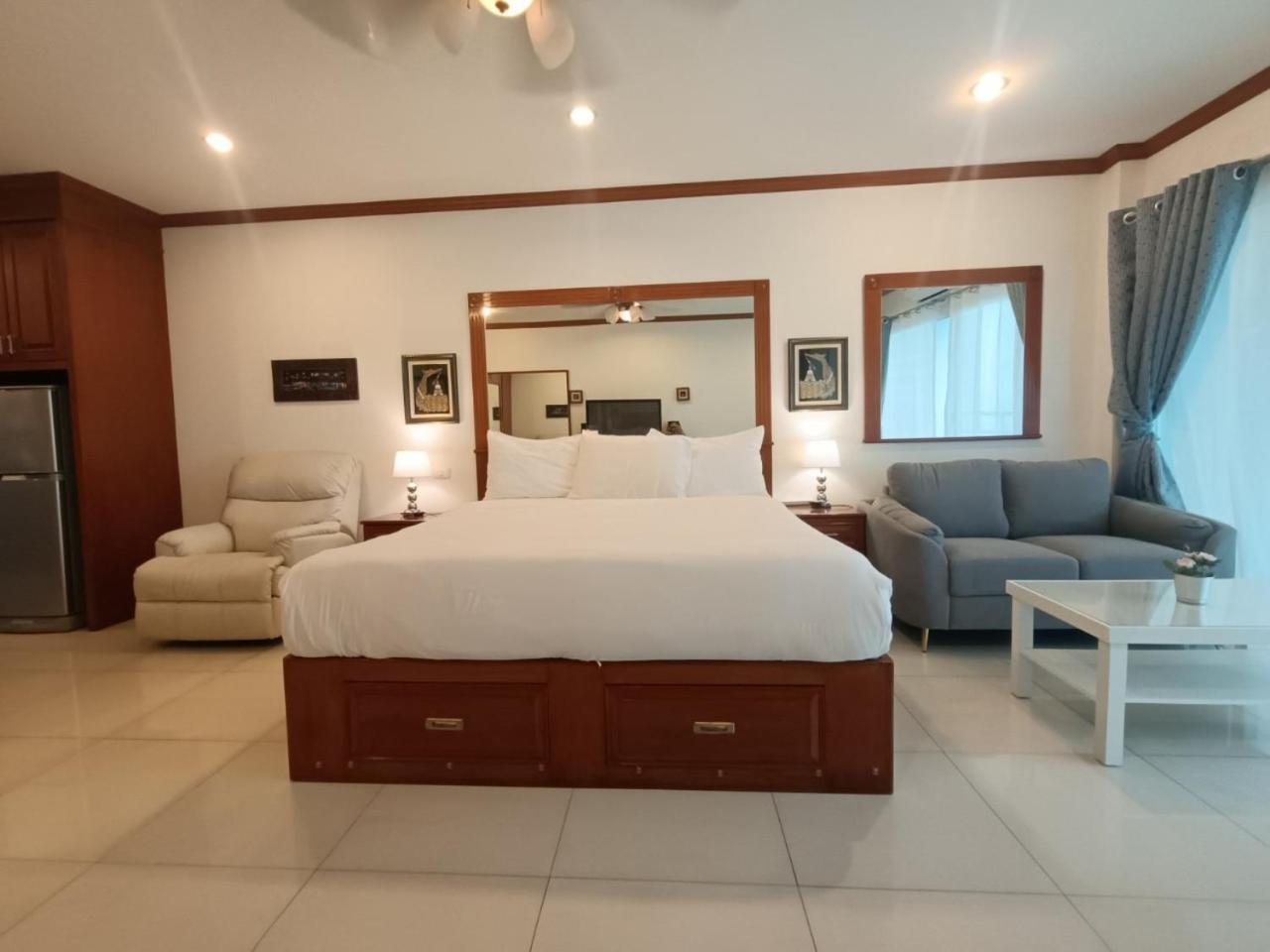King Room with Sea View - Photo 13