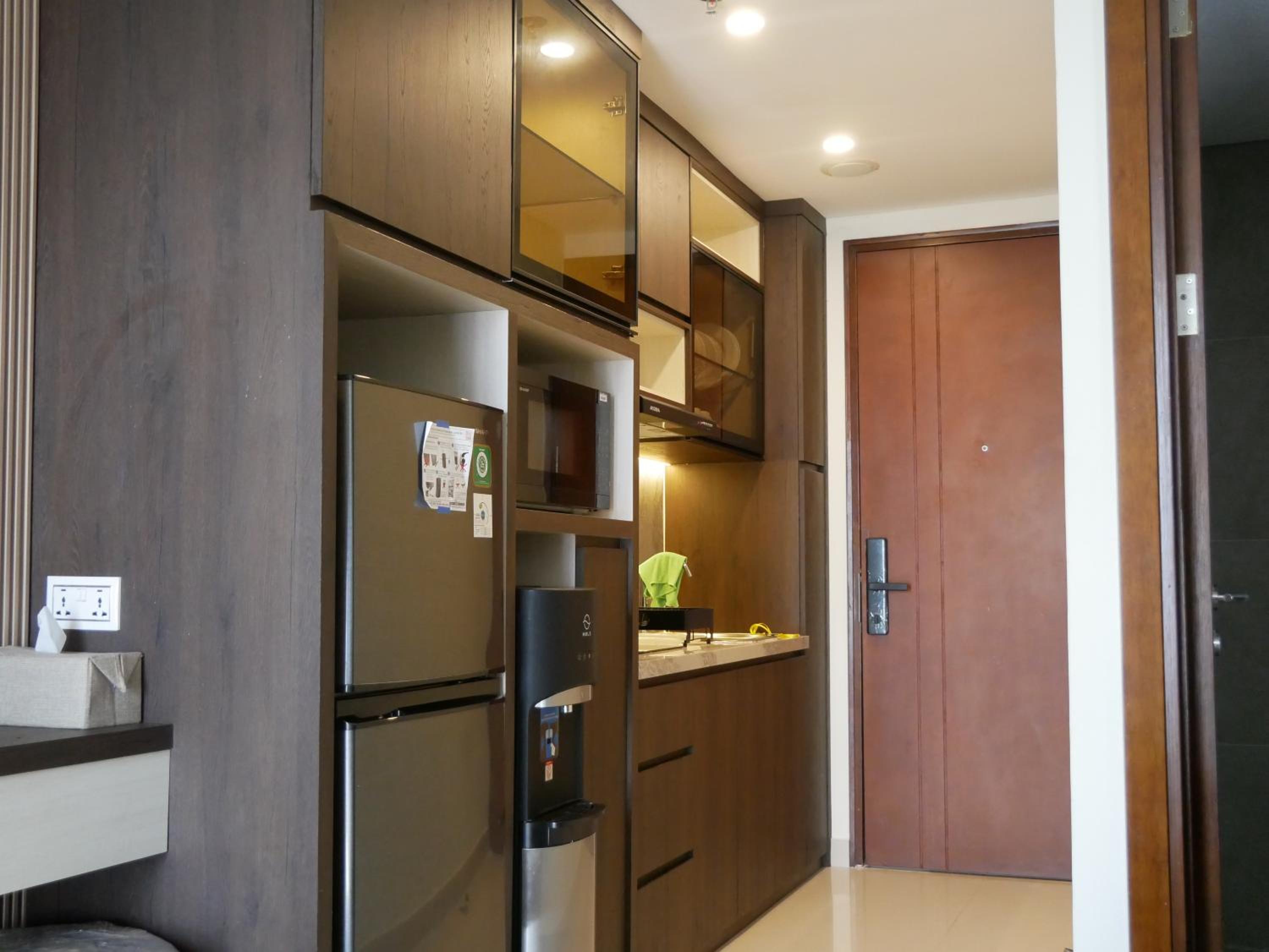 Two-Bedroom Apartment with City View - Photo 2