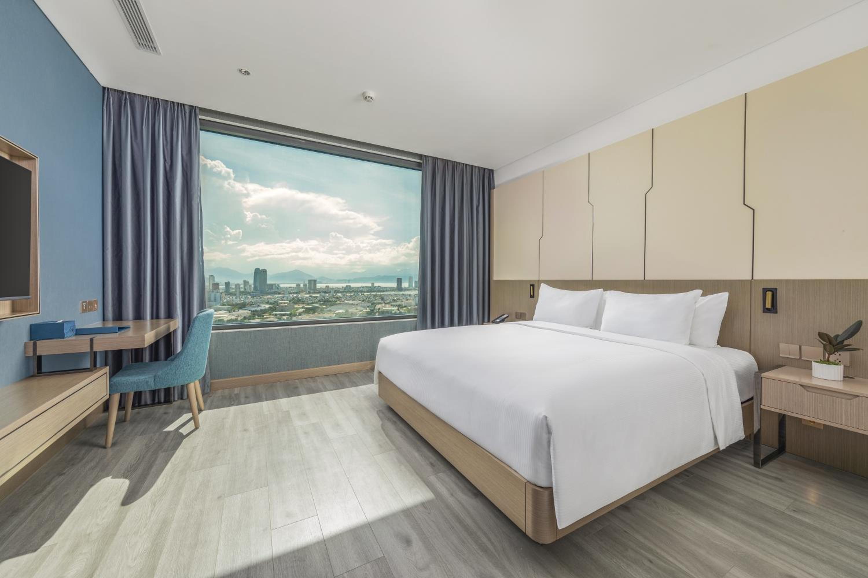 Deluxe Double Room with Partial Sea View photo 1