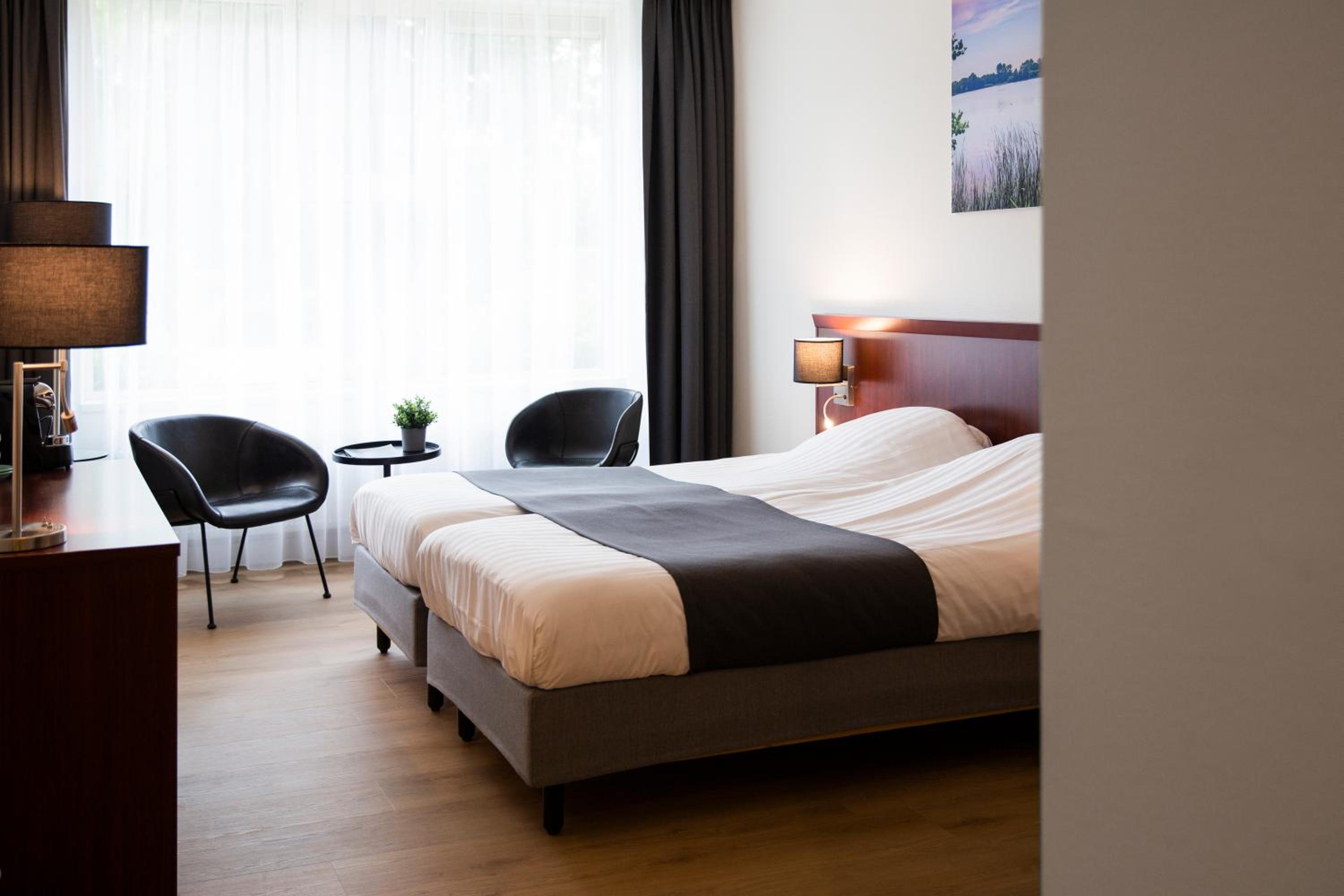 Deluxe Twin Room - Photo 2