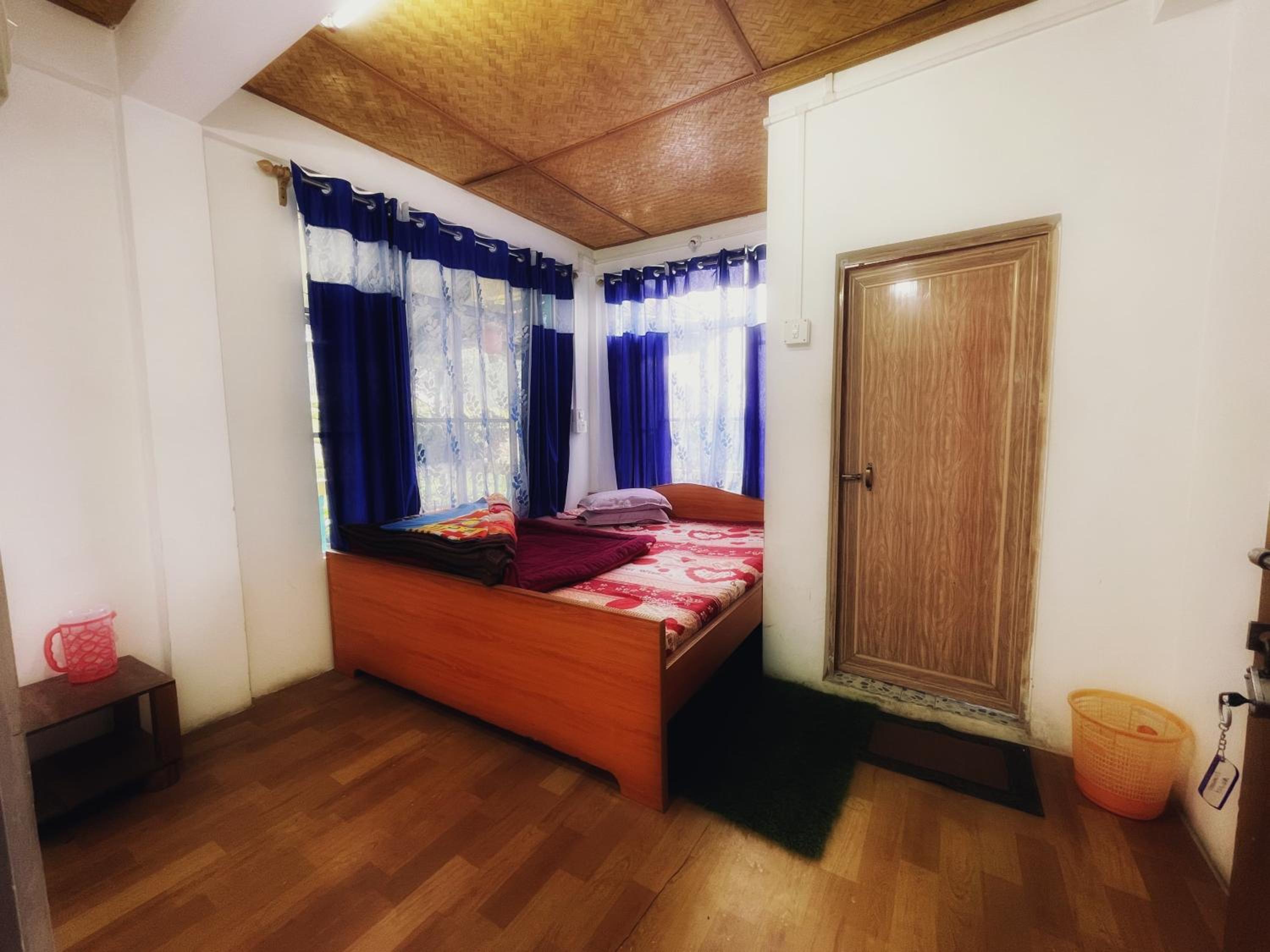 Deluxe Room (2 Adults + 1 Child) photo 1