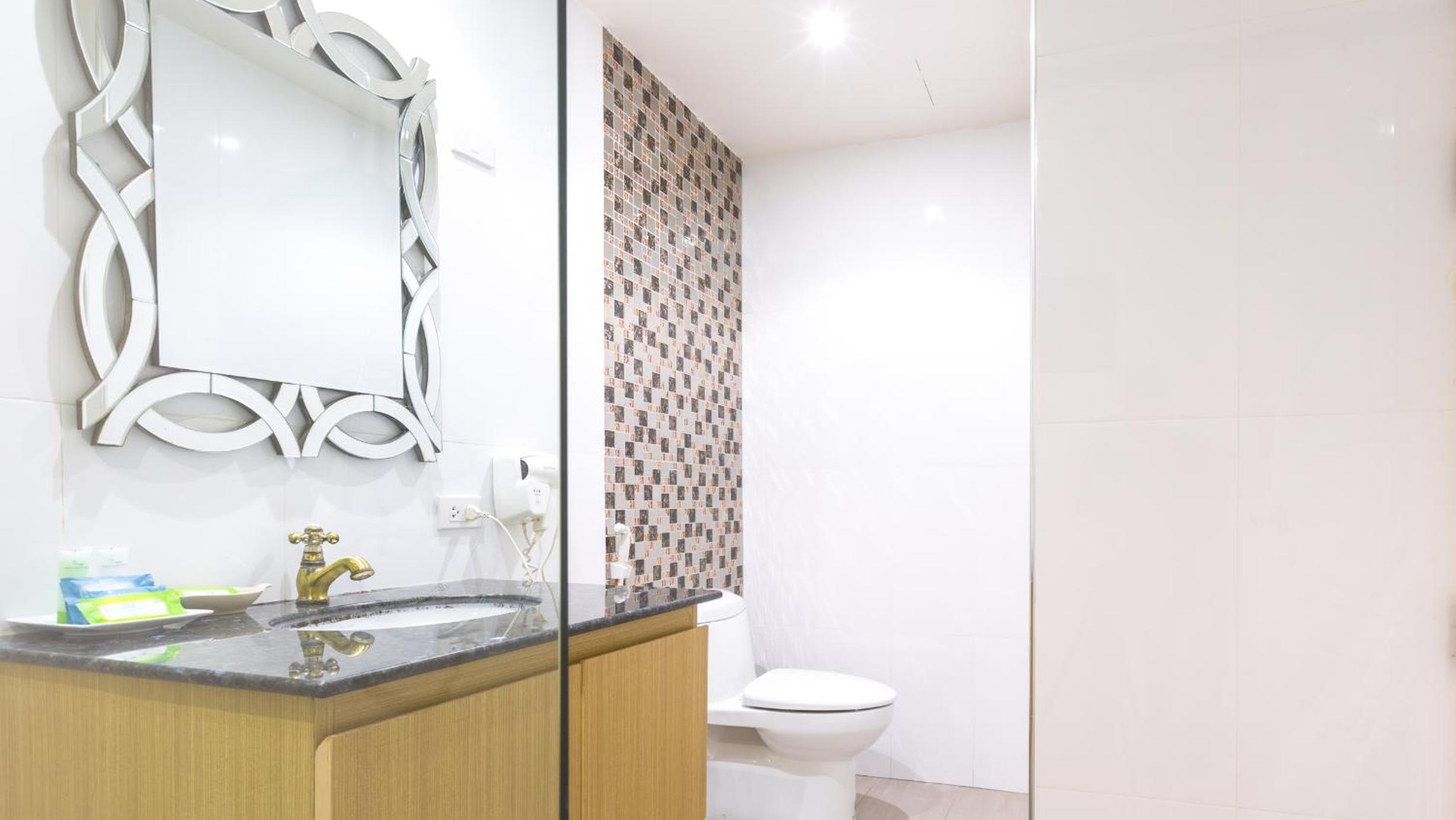 Standard Double or Twin Room - No Window photo 3