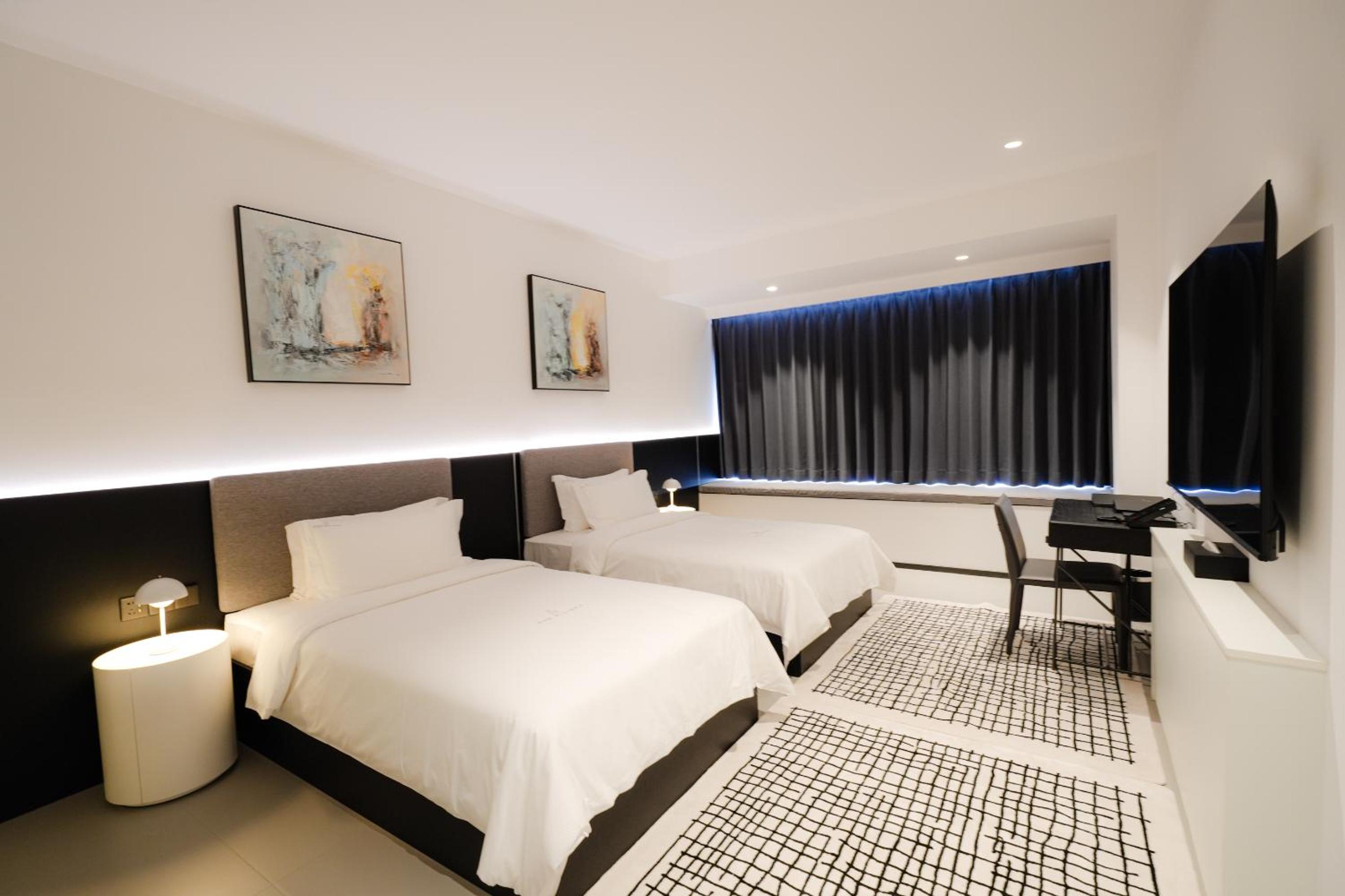 Superior Twin Room with City View photo 3