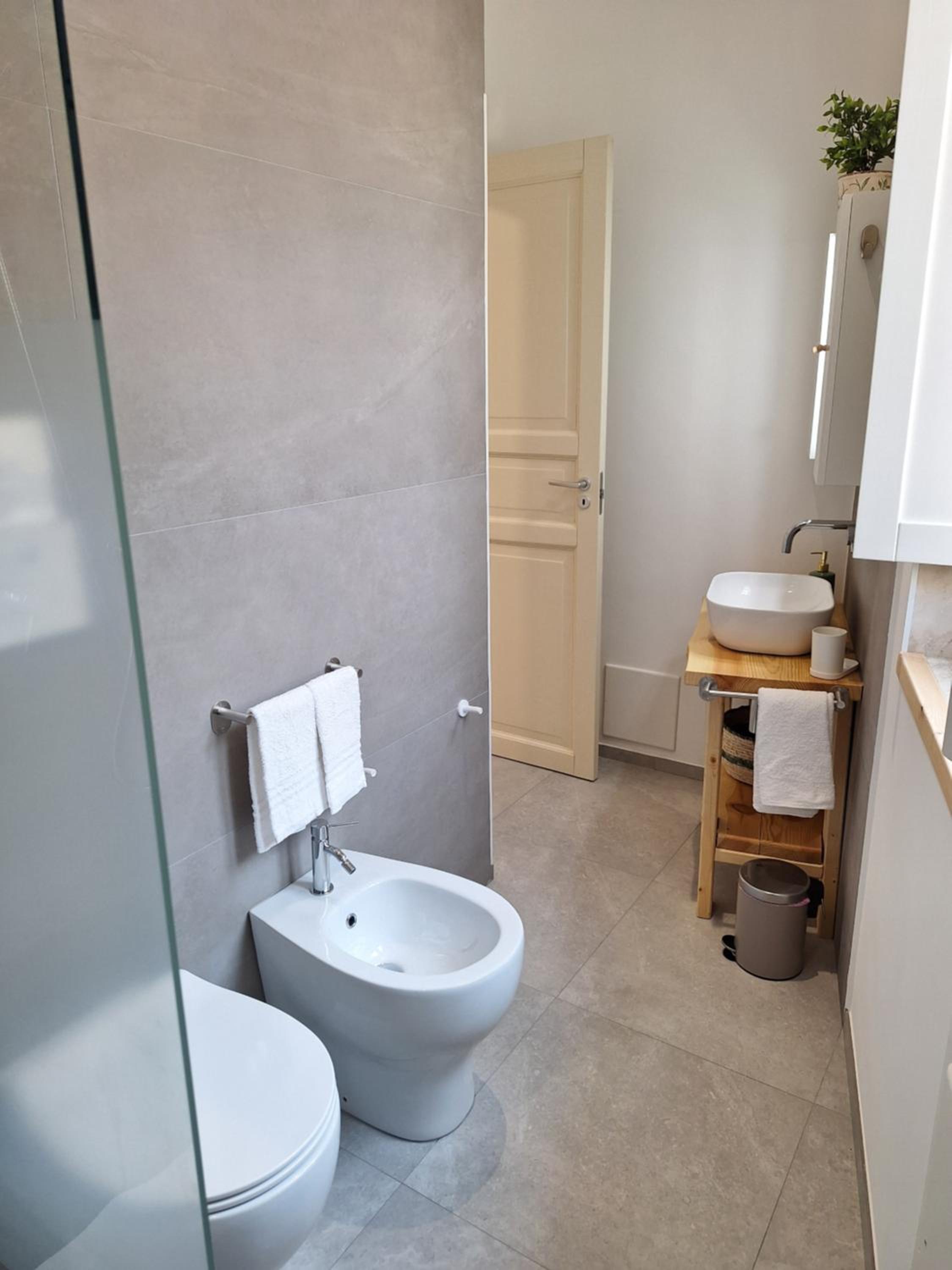 Deluxe Double Room with Balcony photo 3
