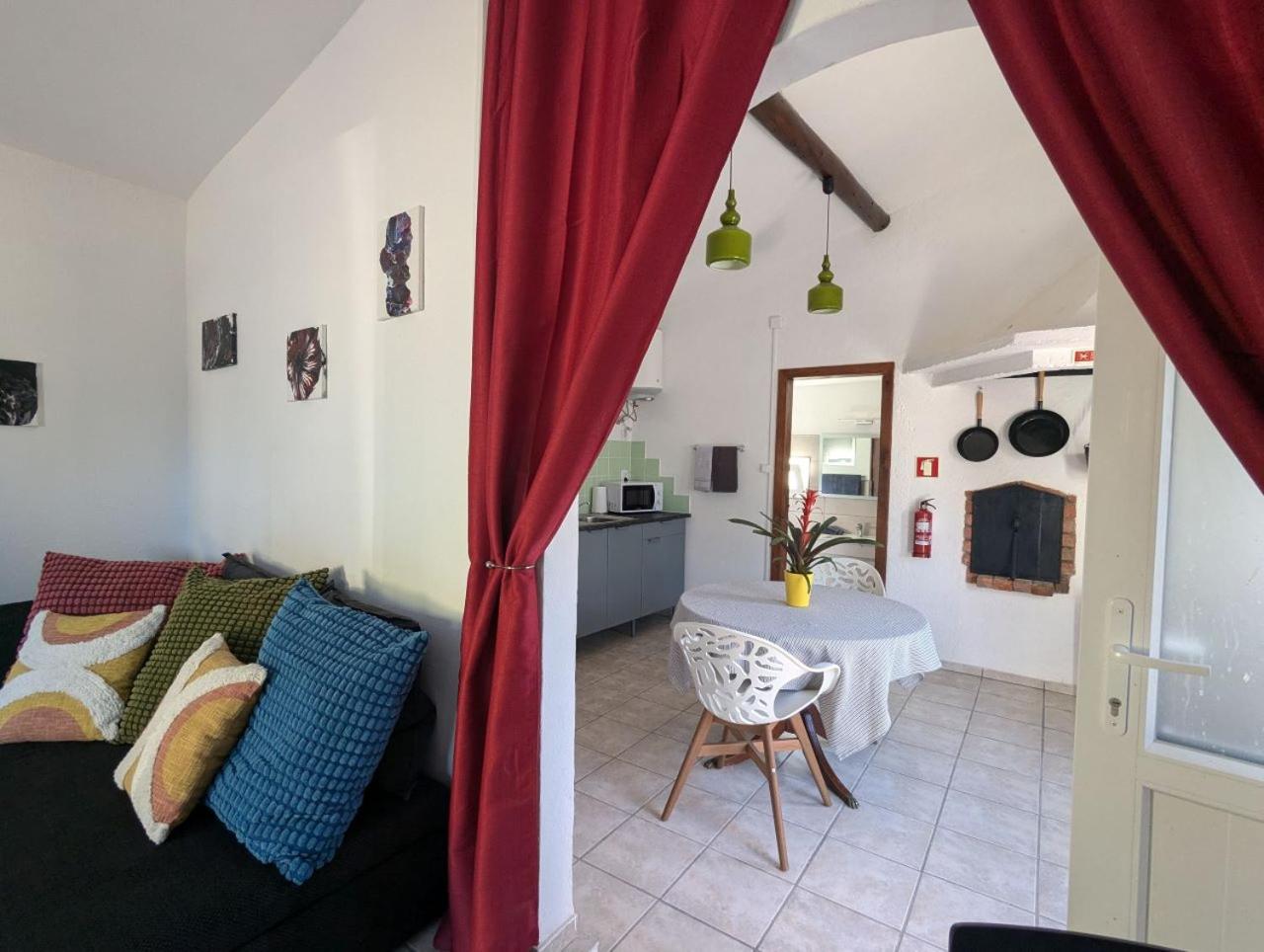 One-Bedroom House photo 2