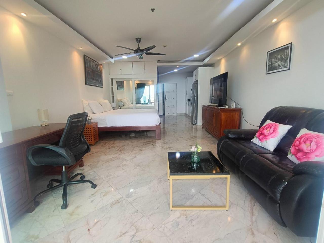 King Room with Sea View - Photo 40