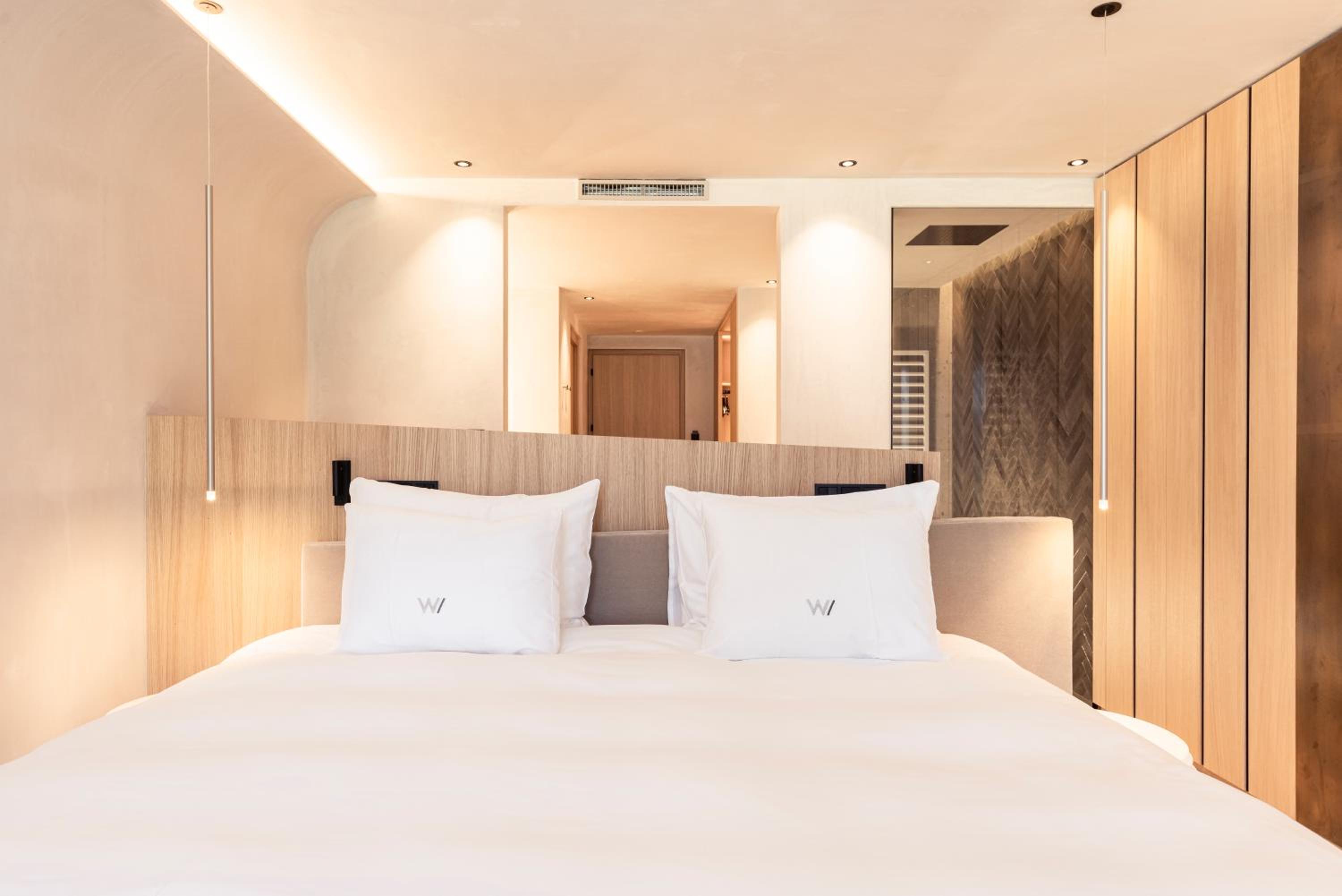 Suite with Pool View