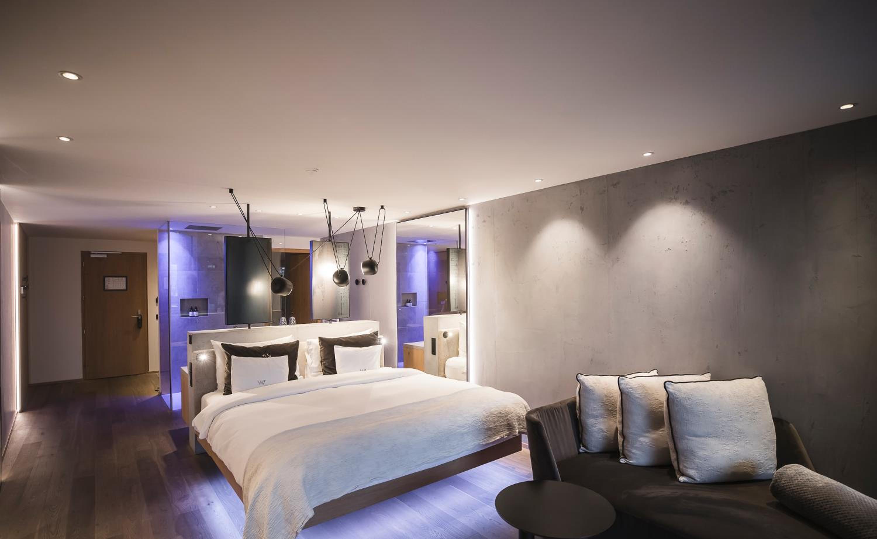 Suite with Hot Tub